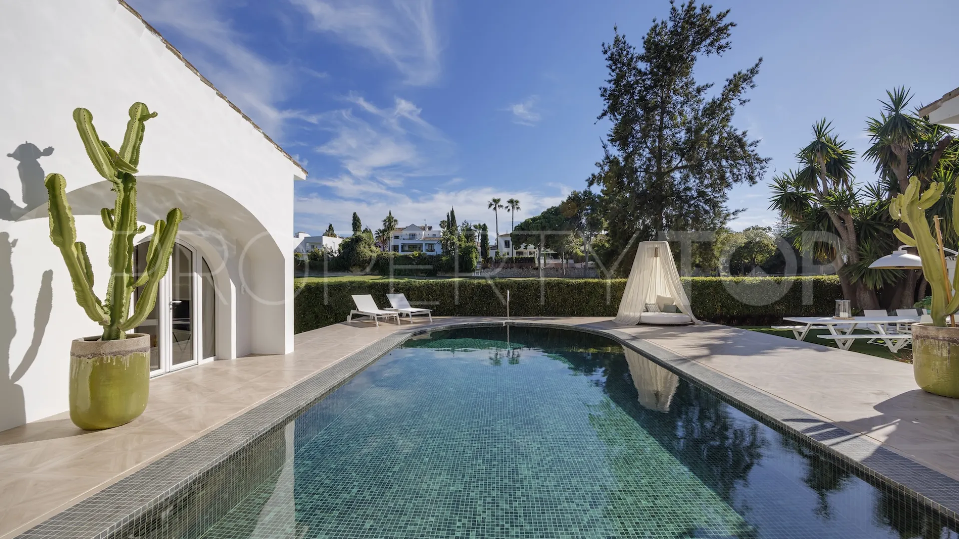 Villa en venta en Guadalmina Alta de 5 dormitorios