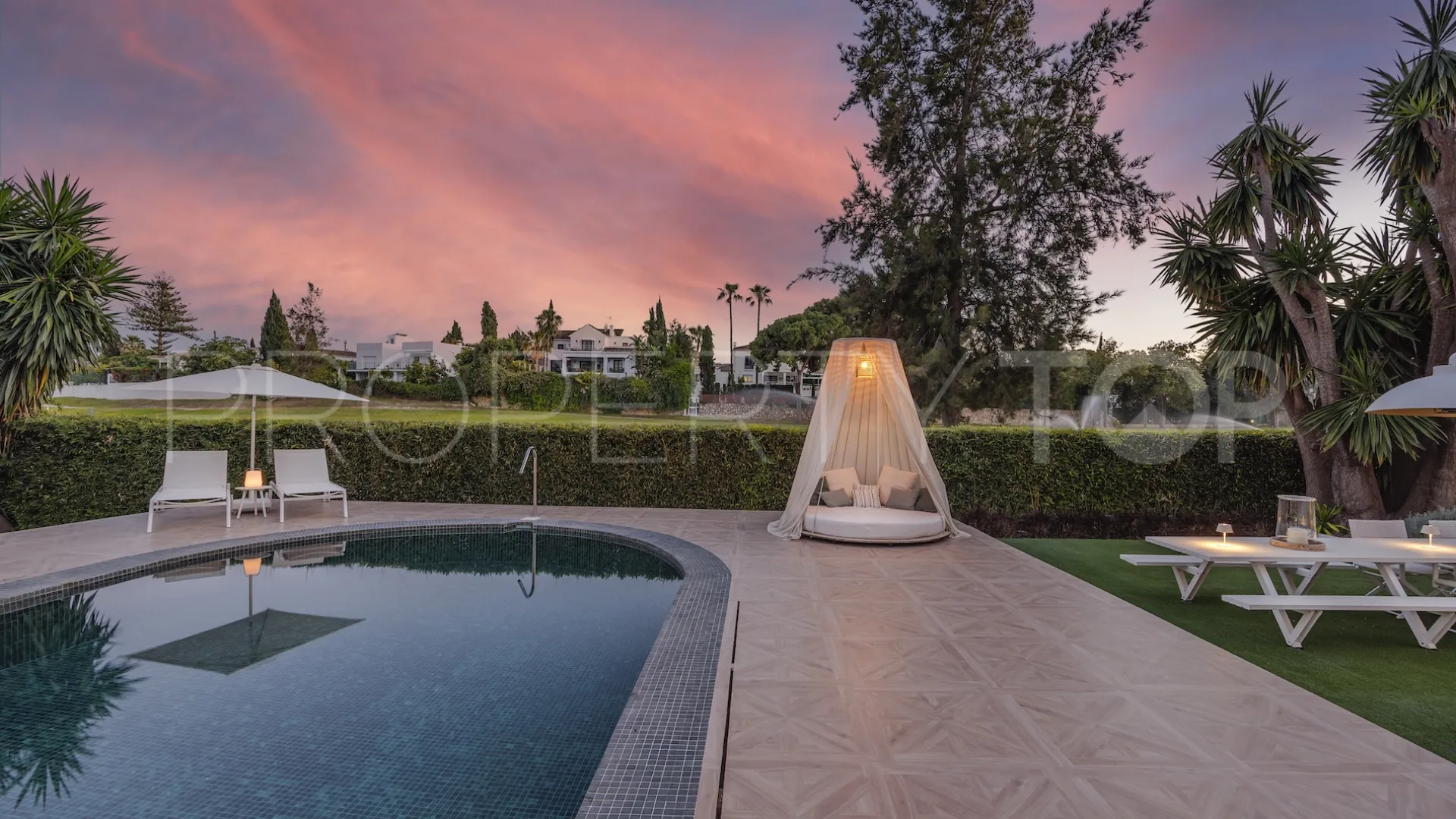 Villa en venta en Guadalmina Alta de 5 dormitorios