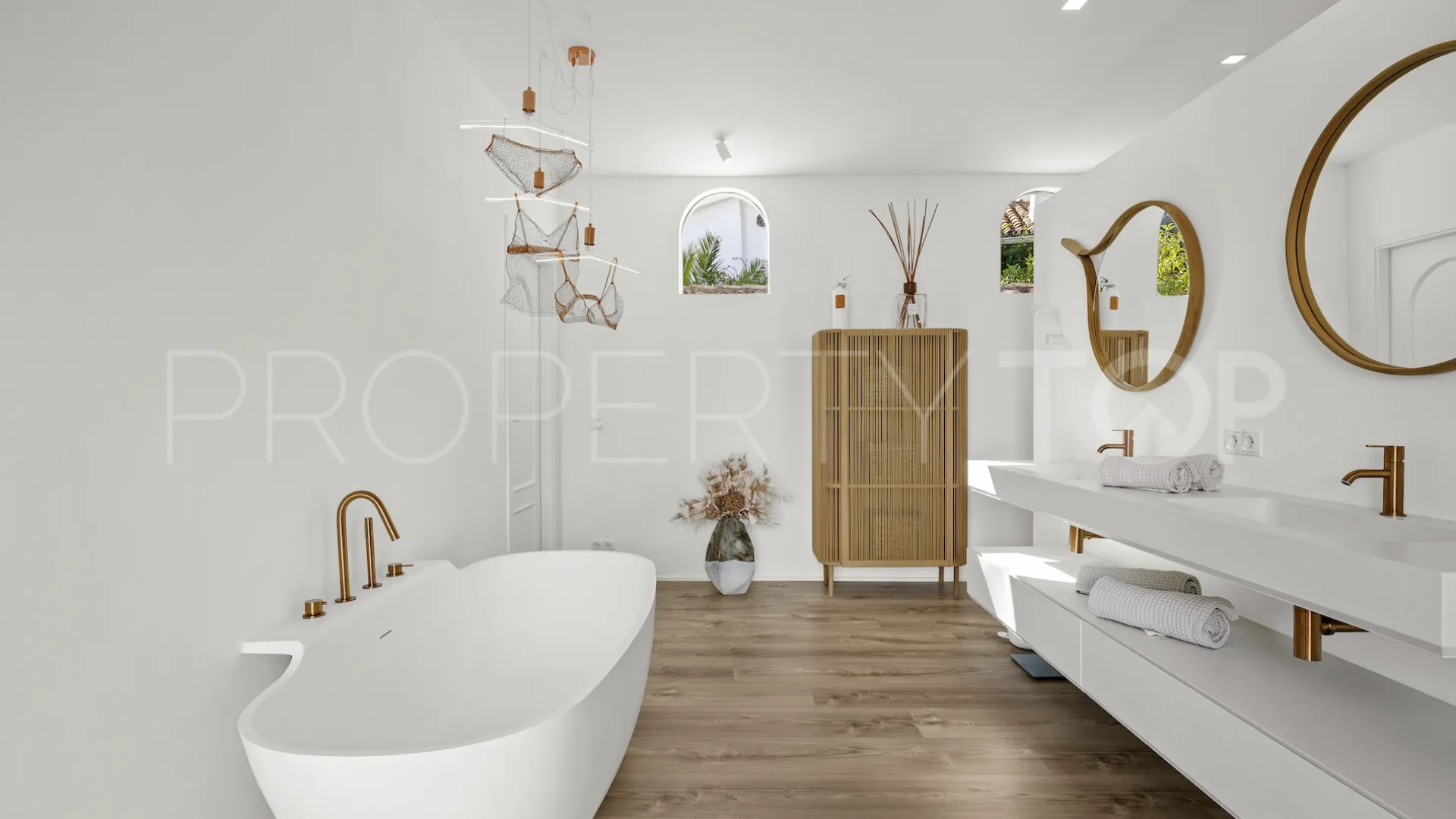 Villa en venta en Guadalmina Alta de 5 dormitorios