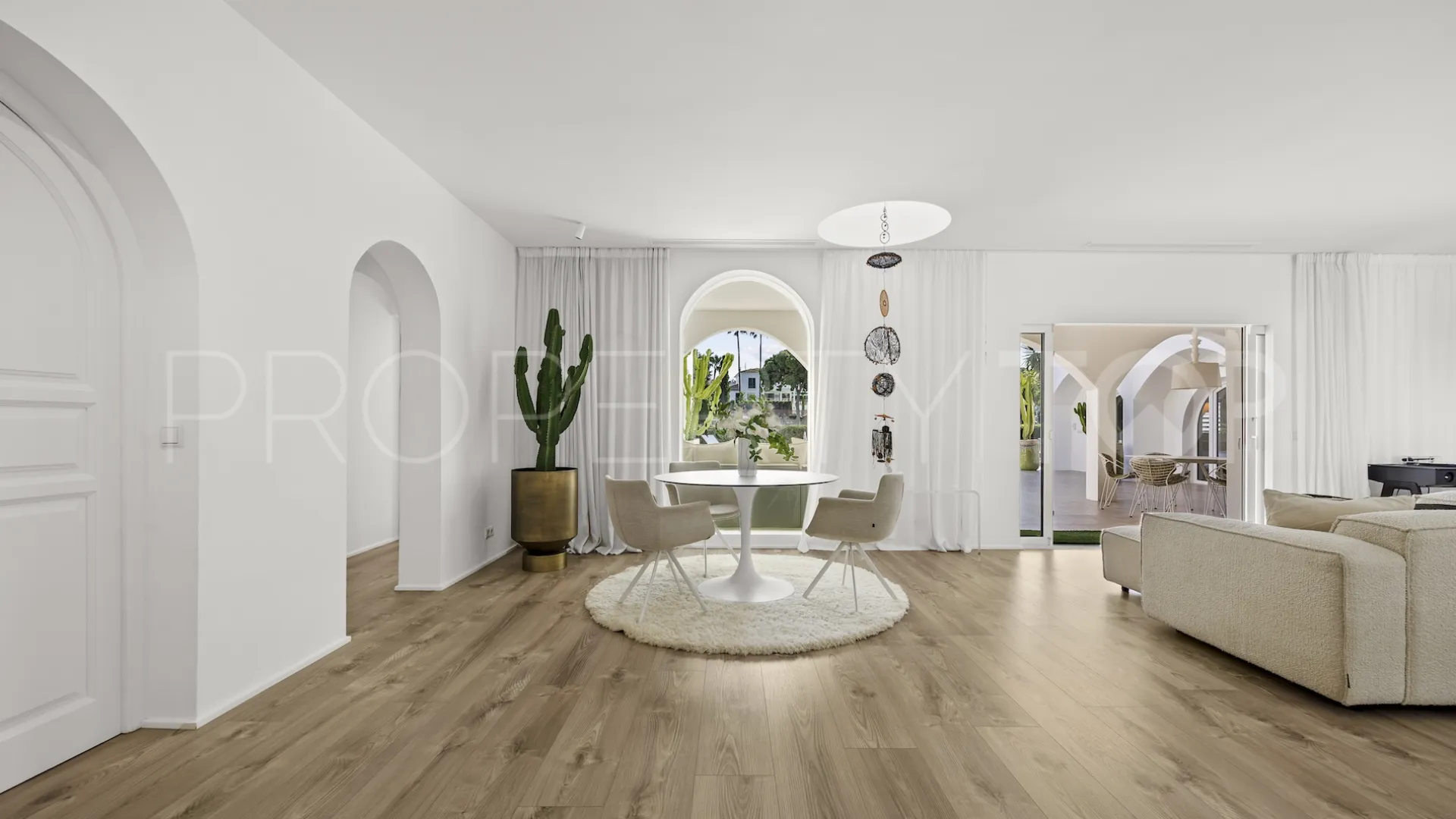 Villa en venta en Guadalmina Alta de 5 dormitorios