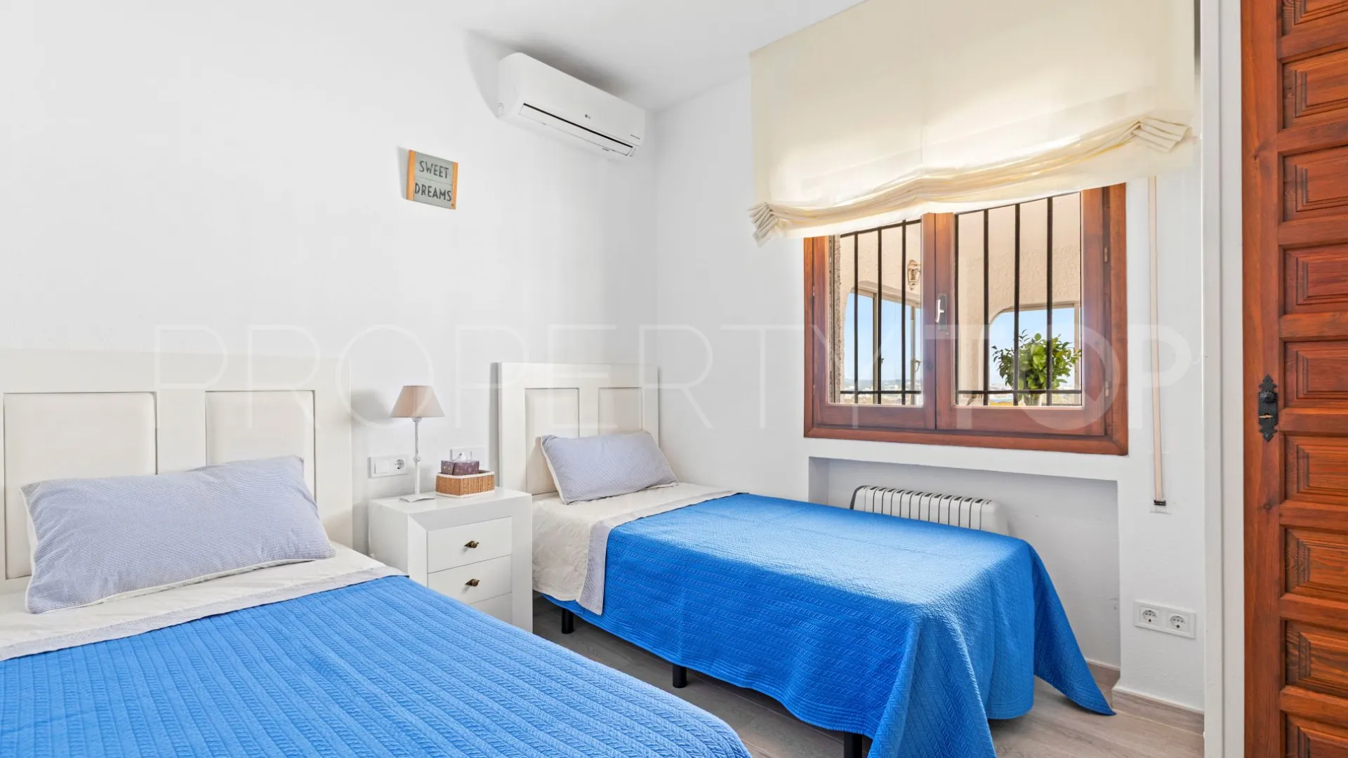 5 bedrooms villa for sale in Torrenueva