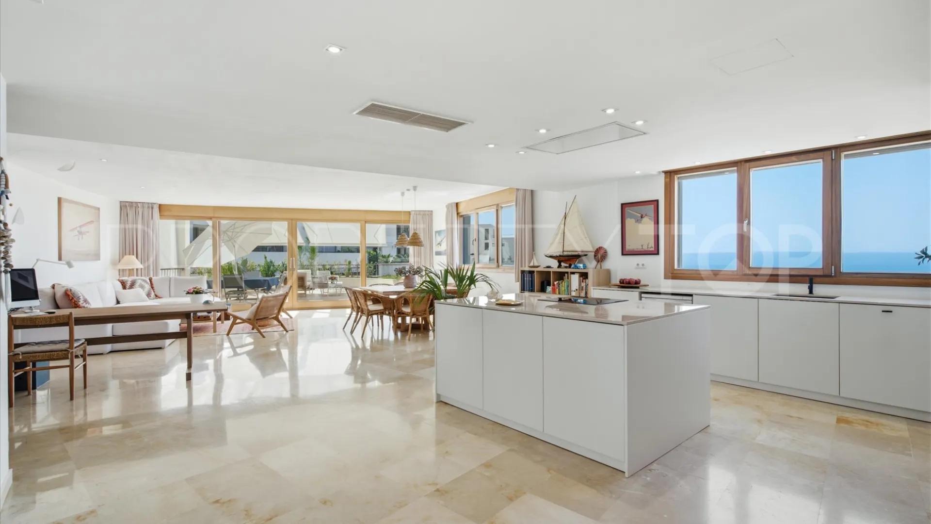 For sale penthouse in Los Altos de los Monteros