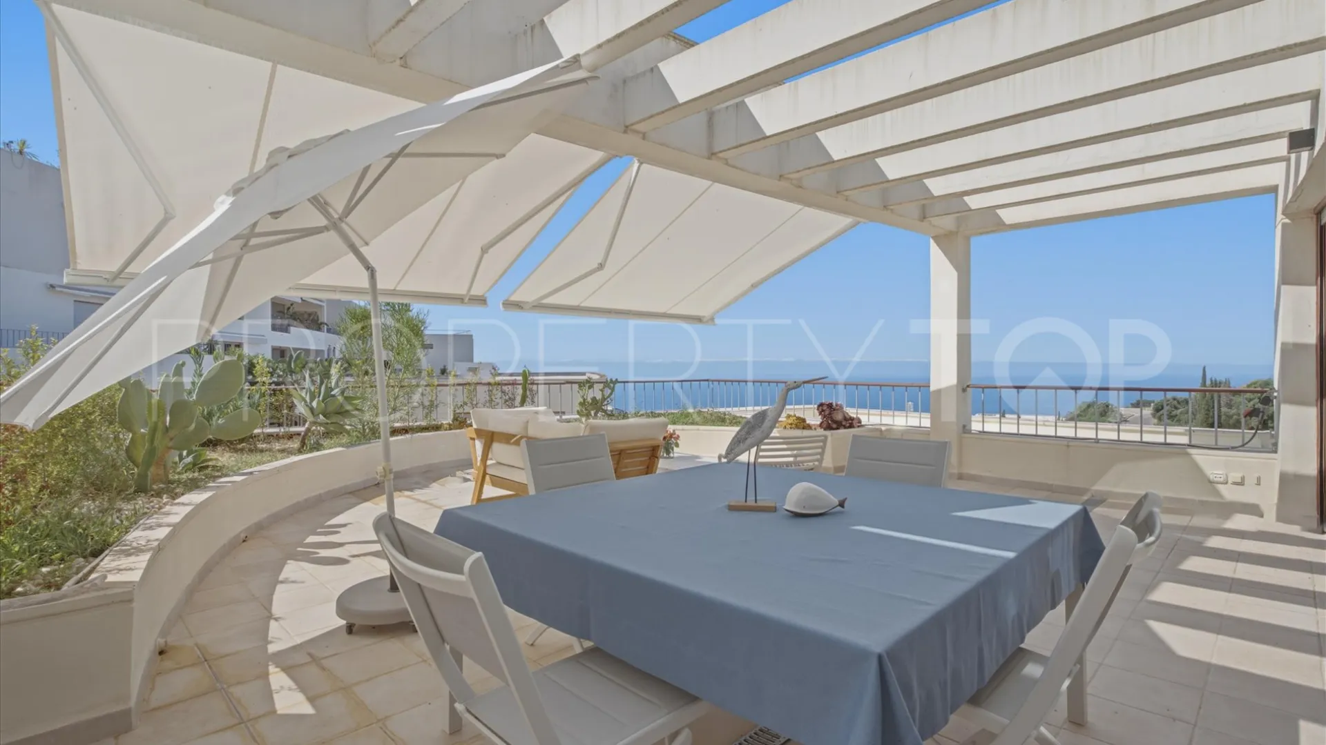 For sale penthouse in Los Altos de los Monteros