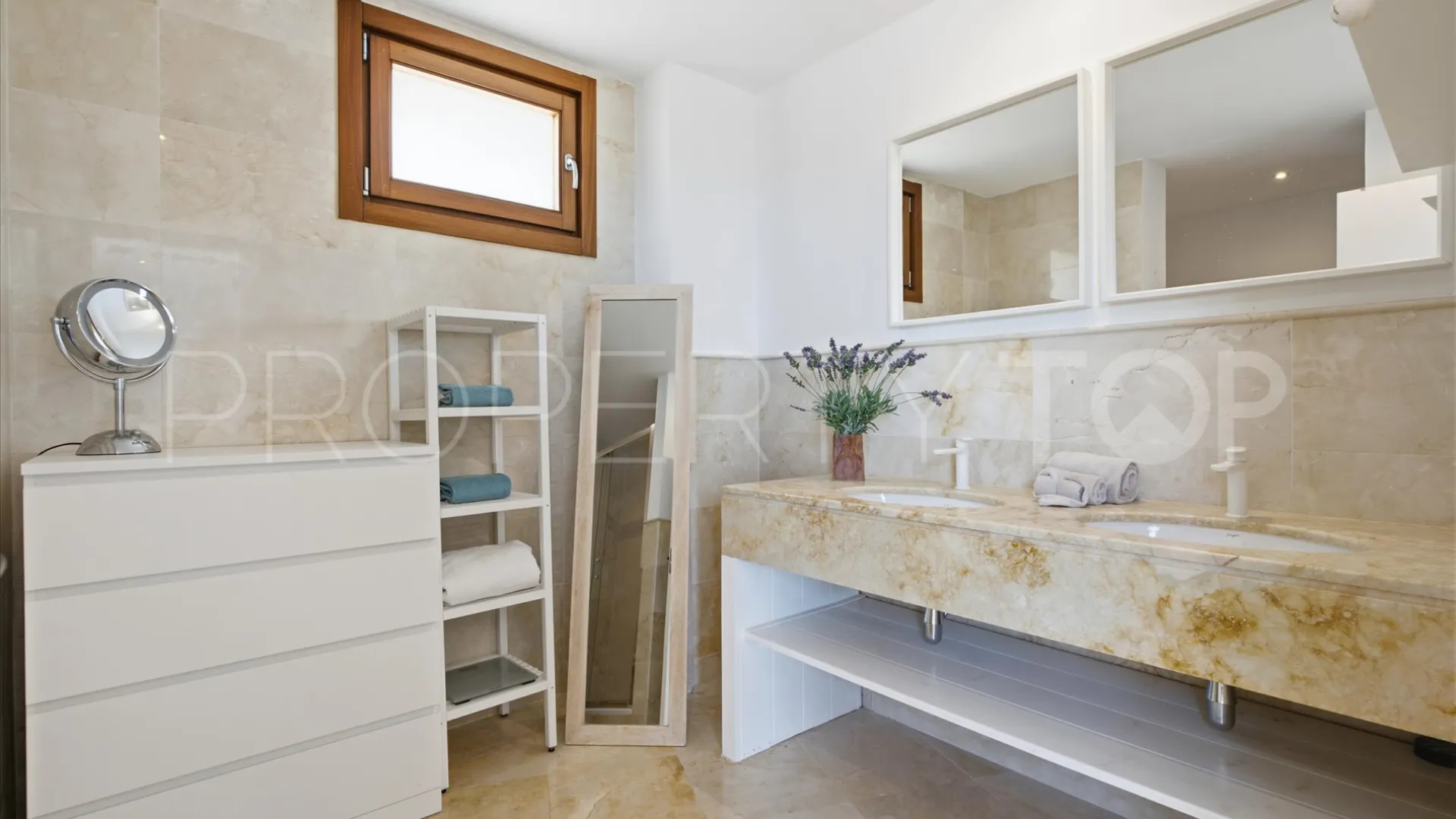 For sale penthouse in Los Altos de los Monteros
