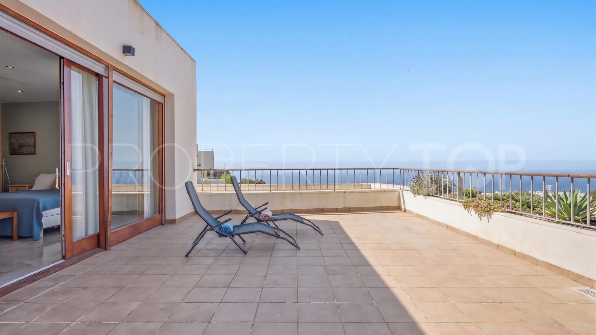 For sale penthouse in Los Altos de los Monteros