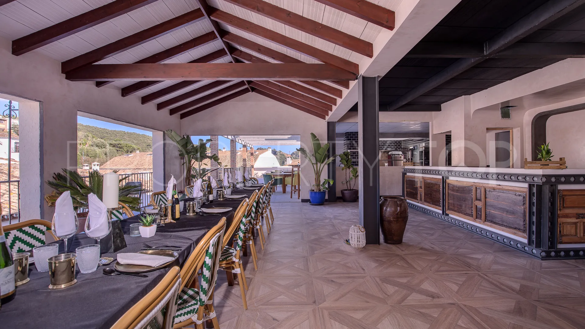 For sale commercial premises in Benahavis
