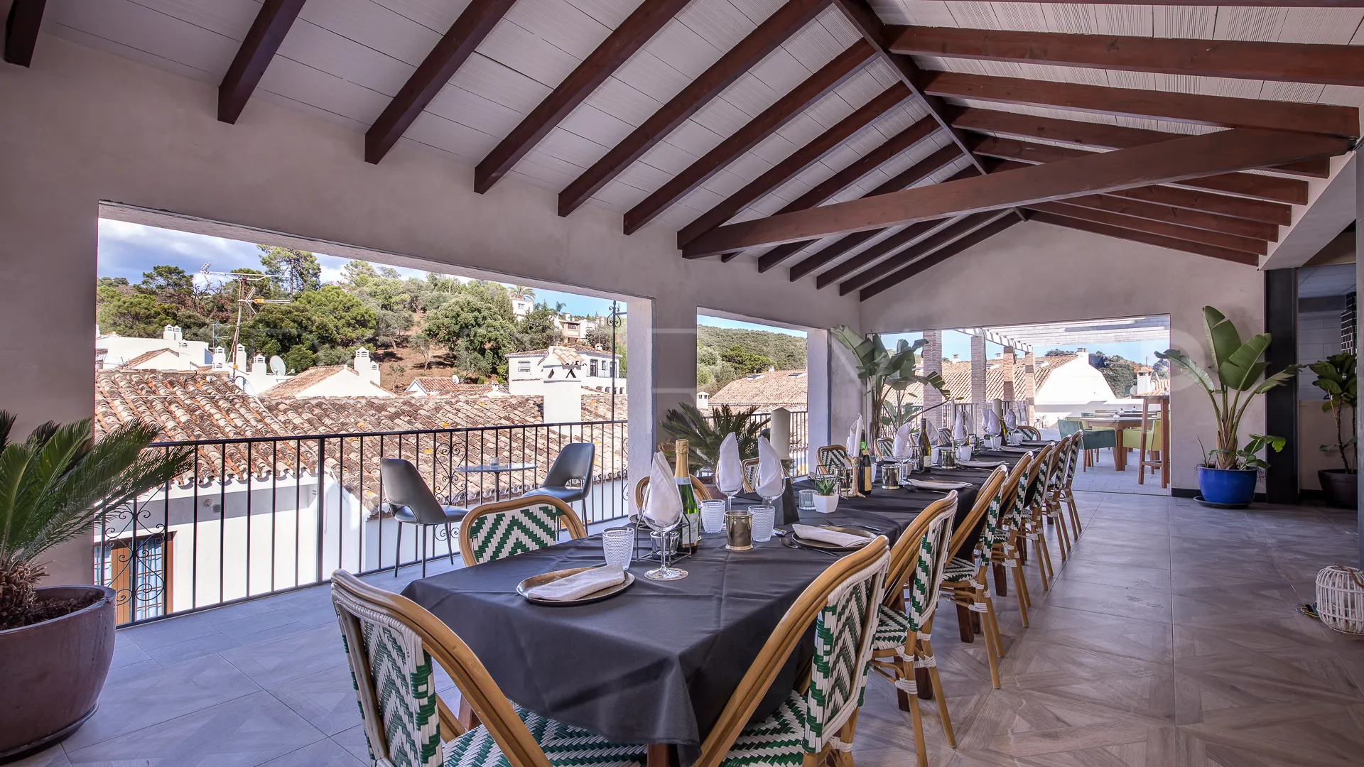 For sale commercial premises in Benahavis