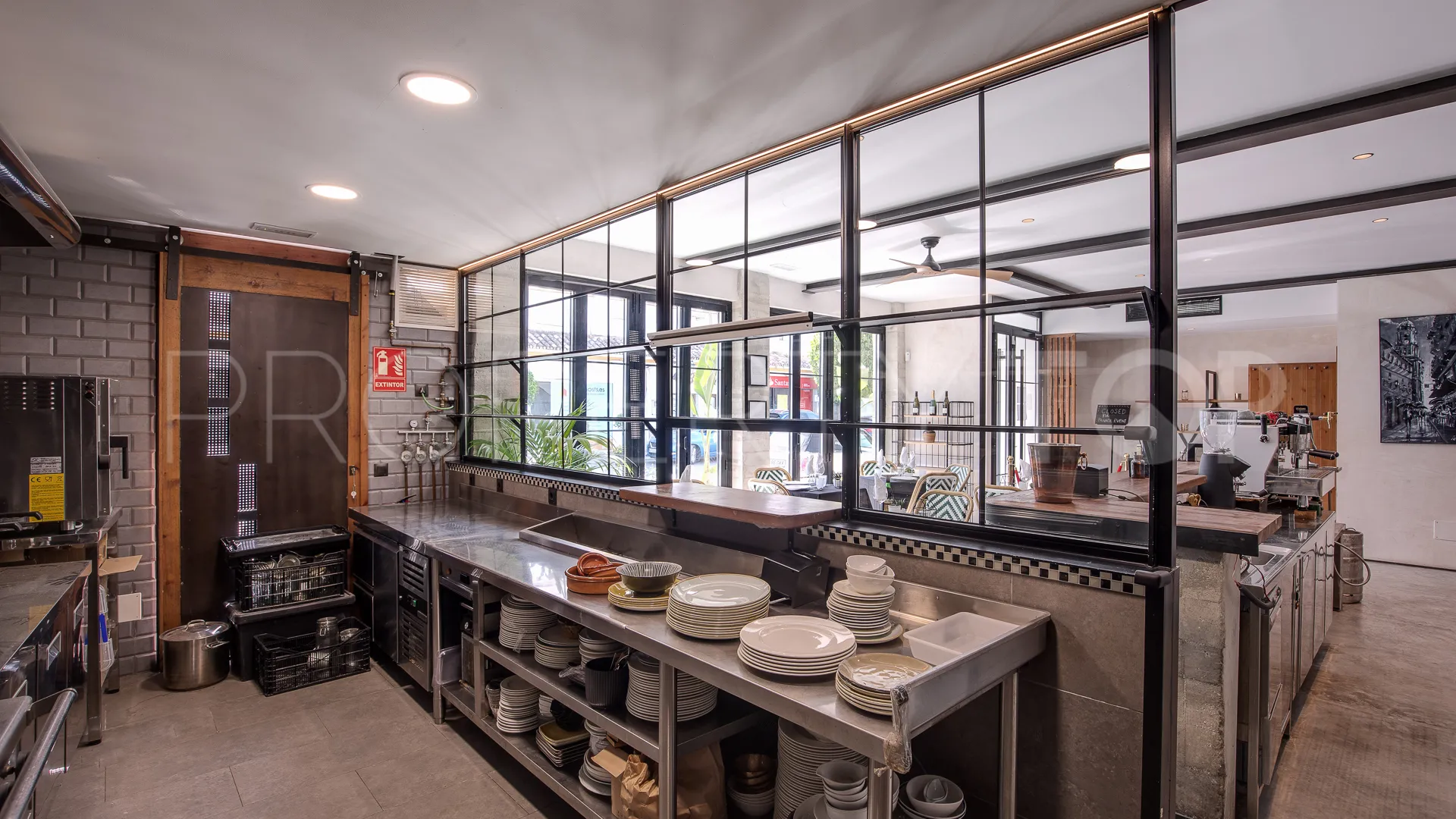 For sale commercial premises in Benahavis