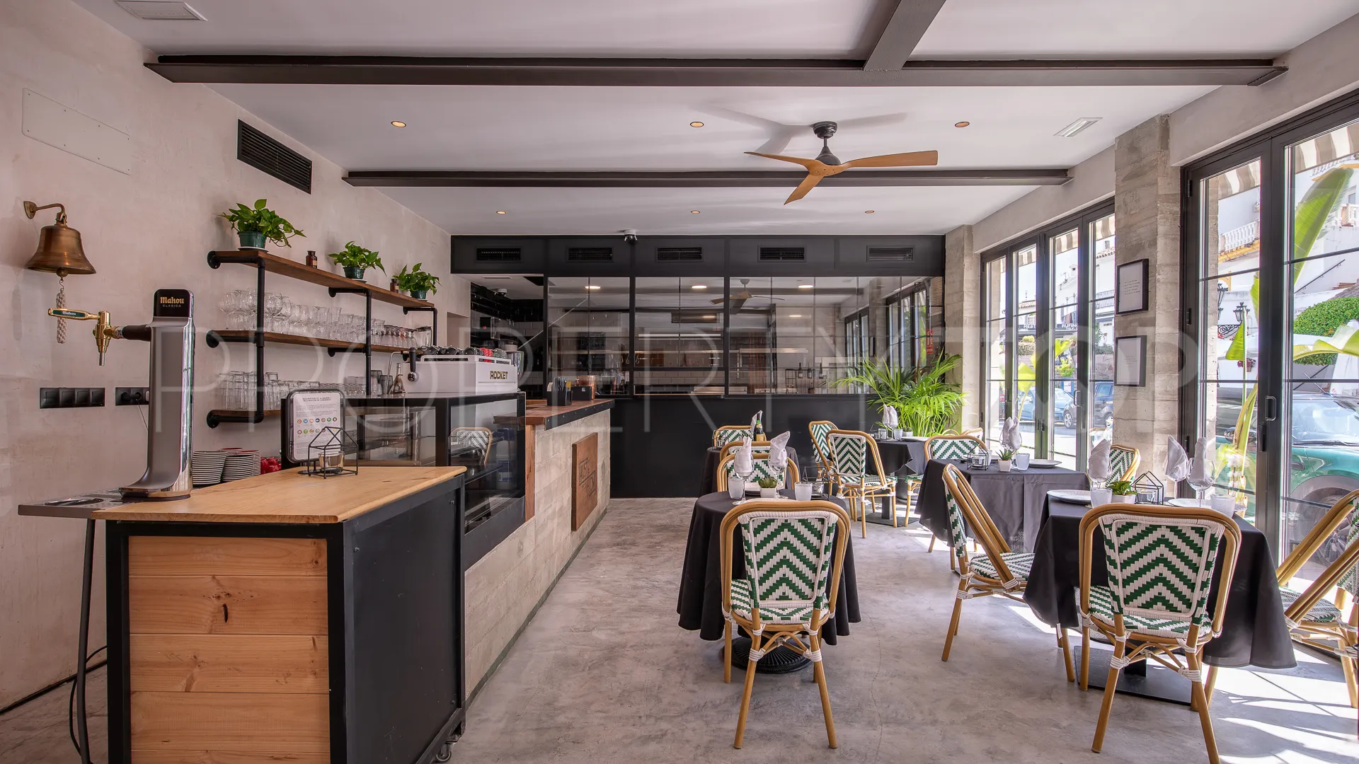 For sale commercial premises in Benahavis