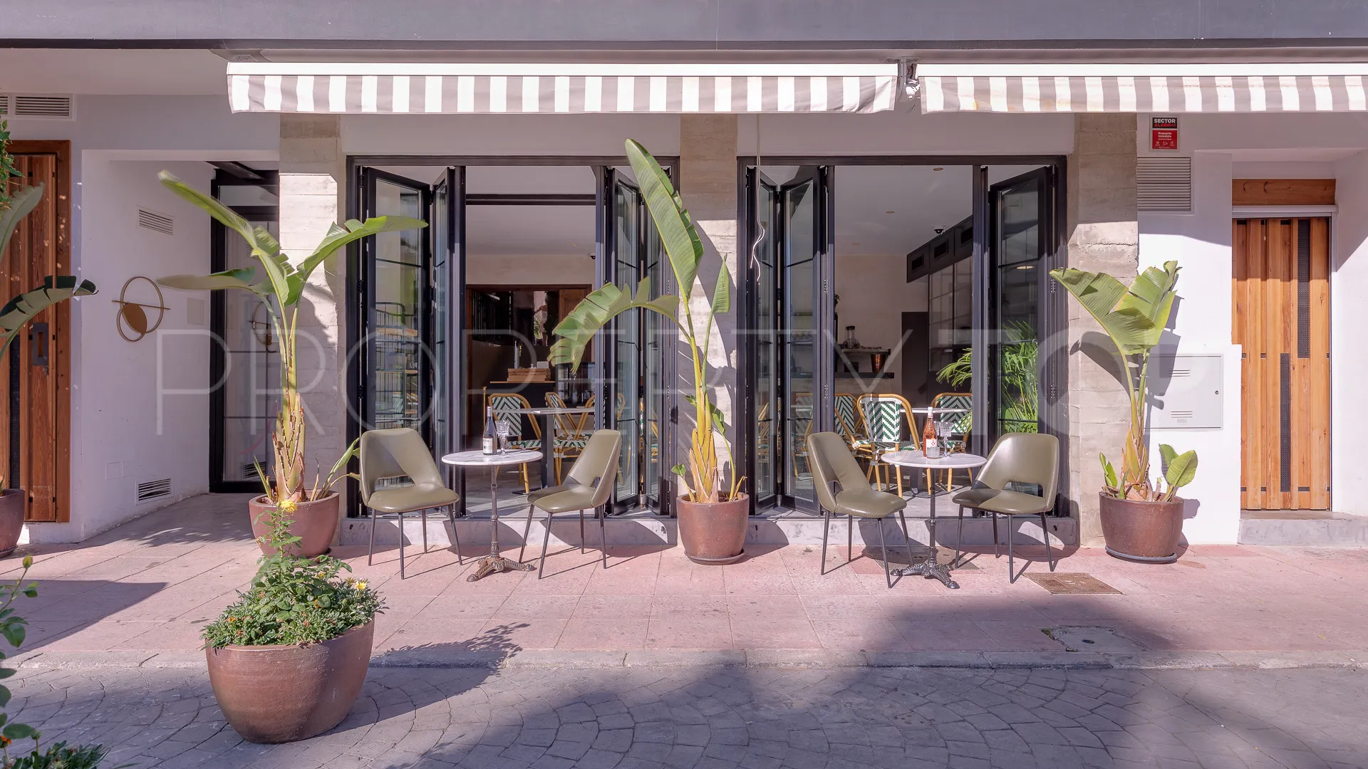 For sale commercial premises in Benahavis