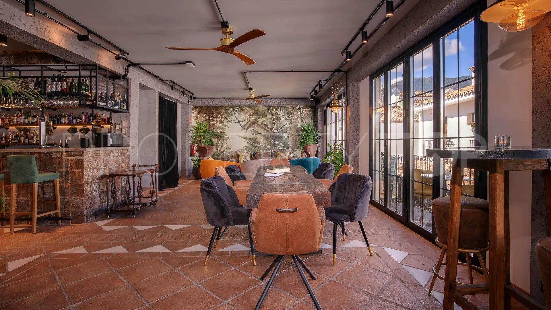 For sale commercial premises in Benahavis