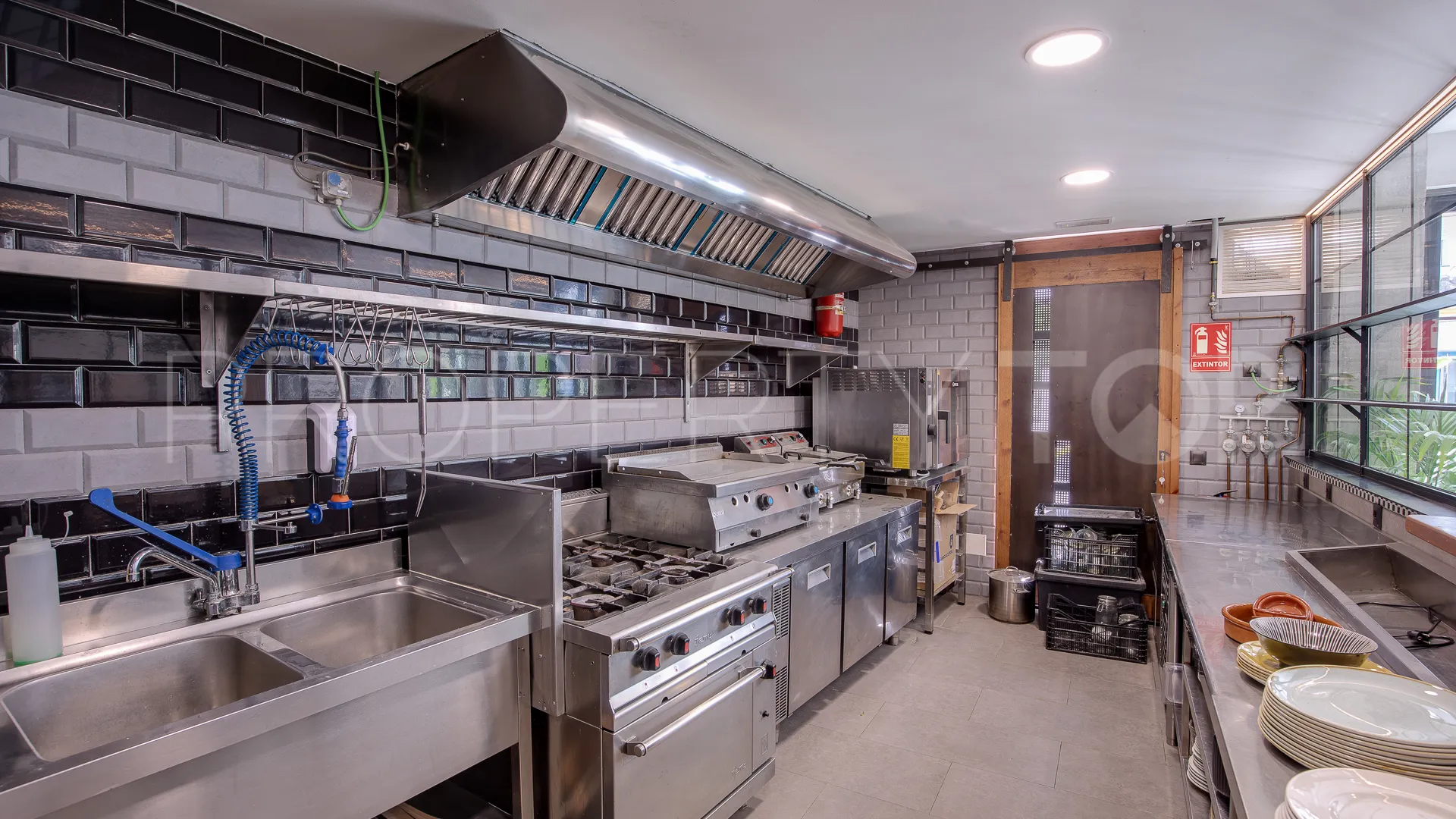 For sale commercial premises in Benahavis