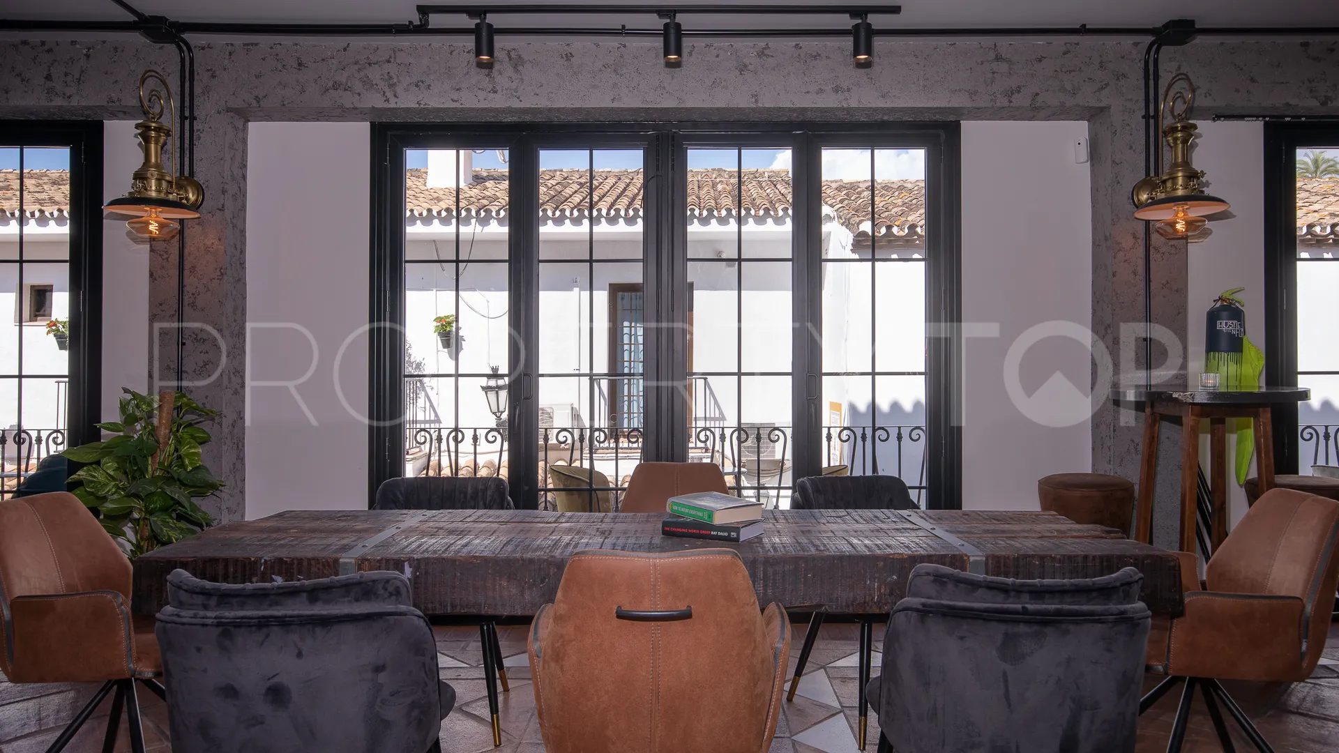 For sale commercial premises in Benahavis