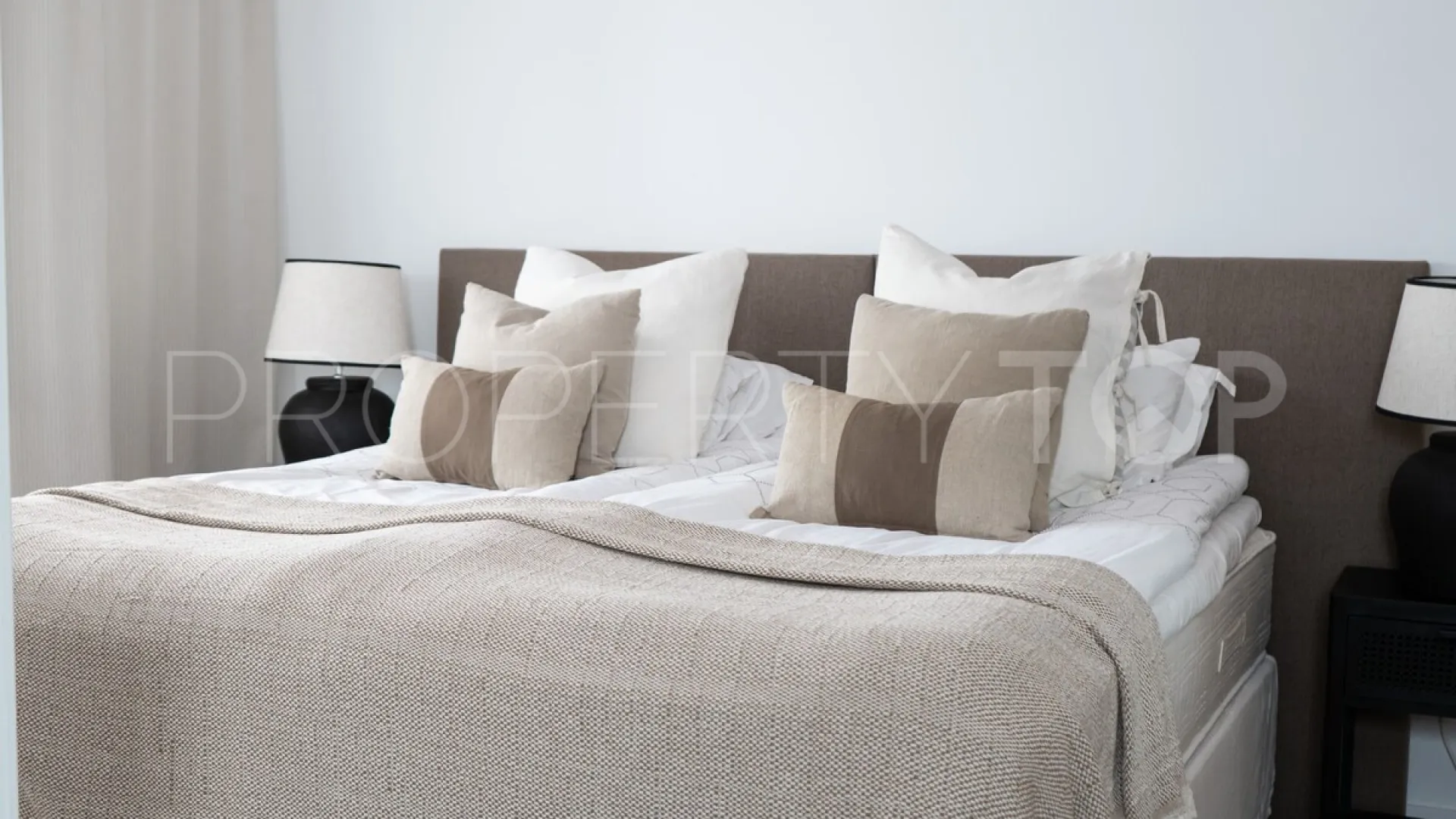 Nueva Andalucia 2 bedrooms apartment for sale