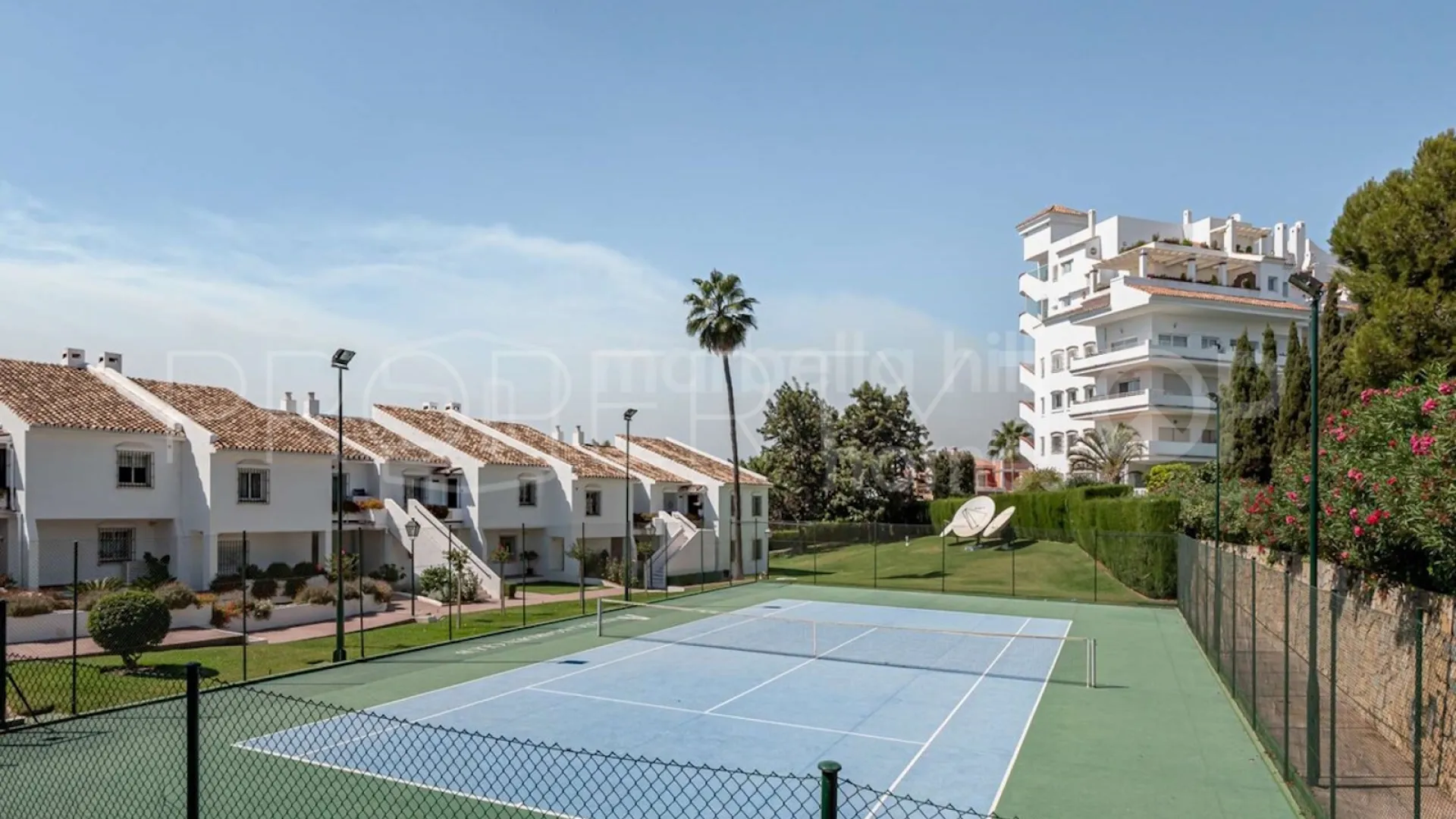 Nueva Andalucia 2 bedrooms apartment for sale
