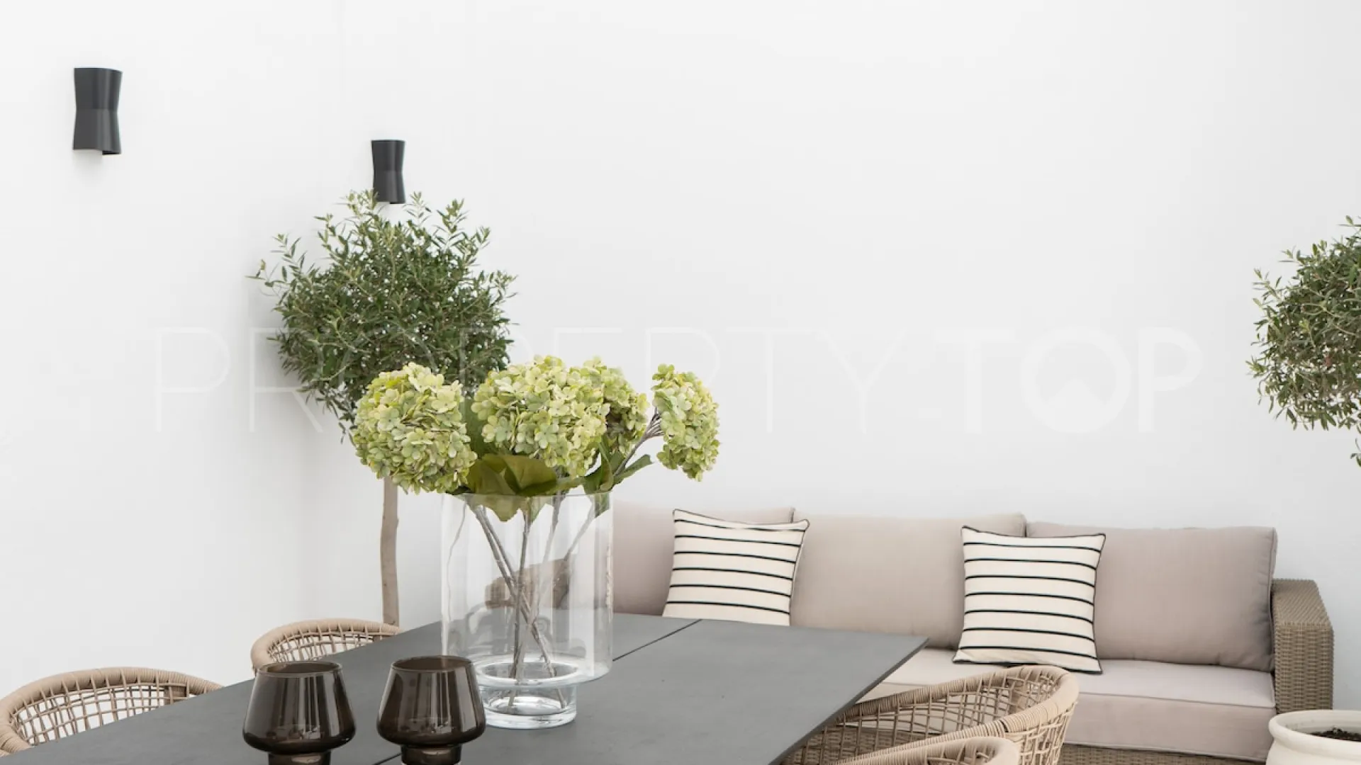 Nueva Andalucia 2 bedrooms apartment for sale