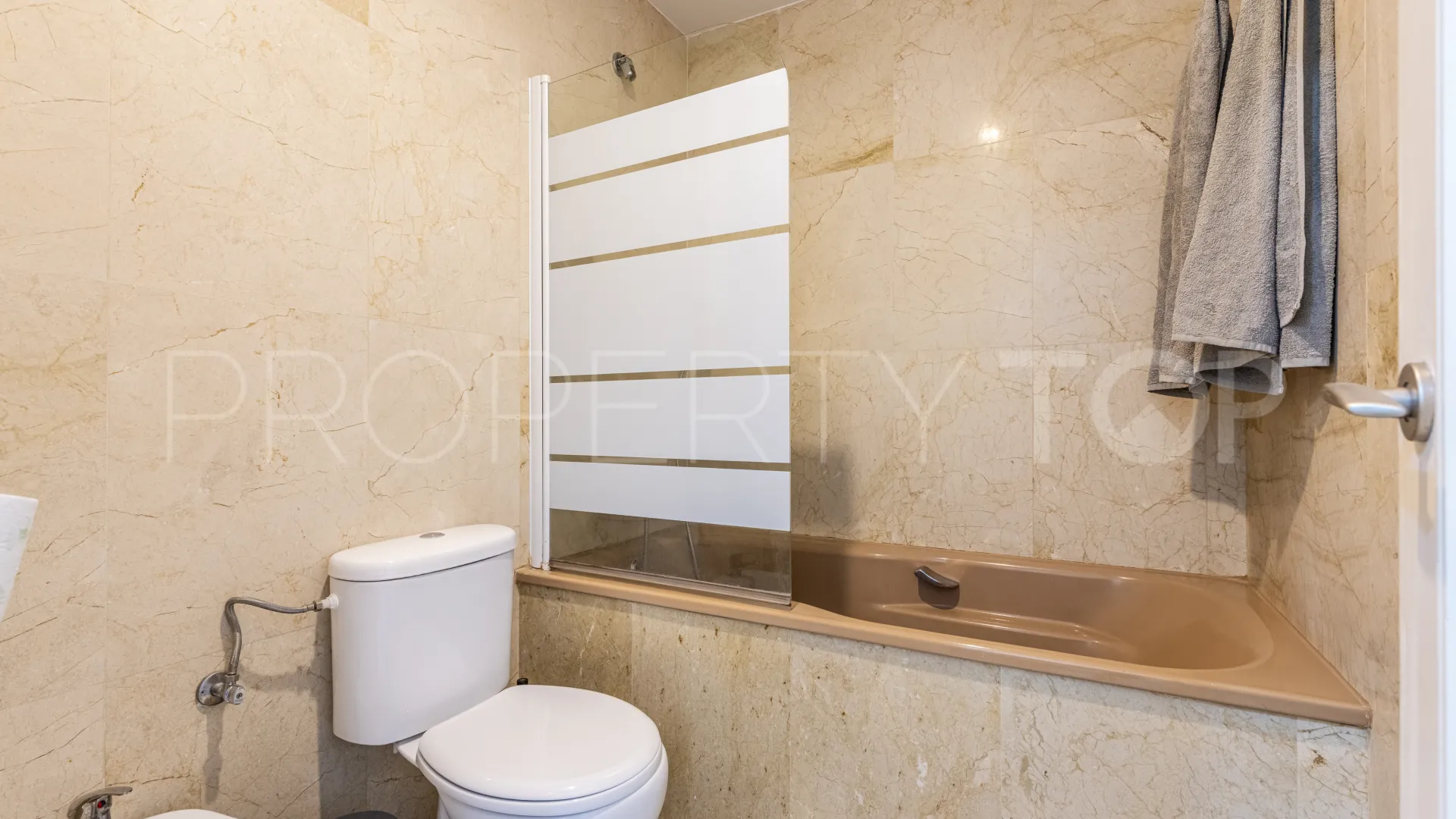 2 bedrooms Nueva Andalucia town house for sale