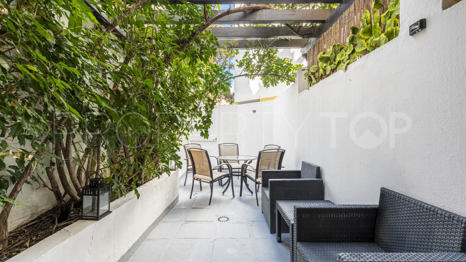 2 bedrooms Nueva Andalucia town house for sale