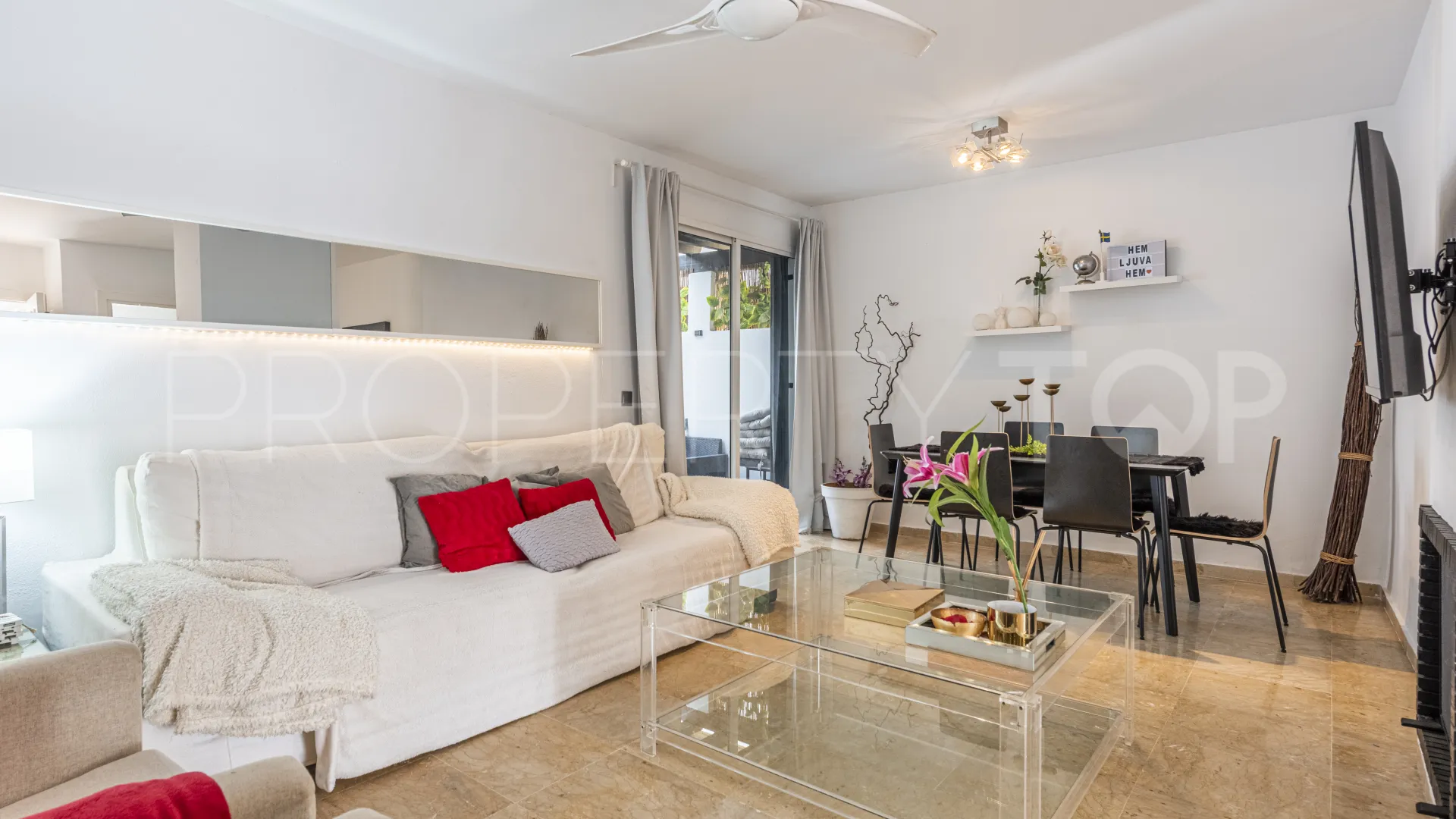 2 bedrooms Nueva Andalucia town house for sale