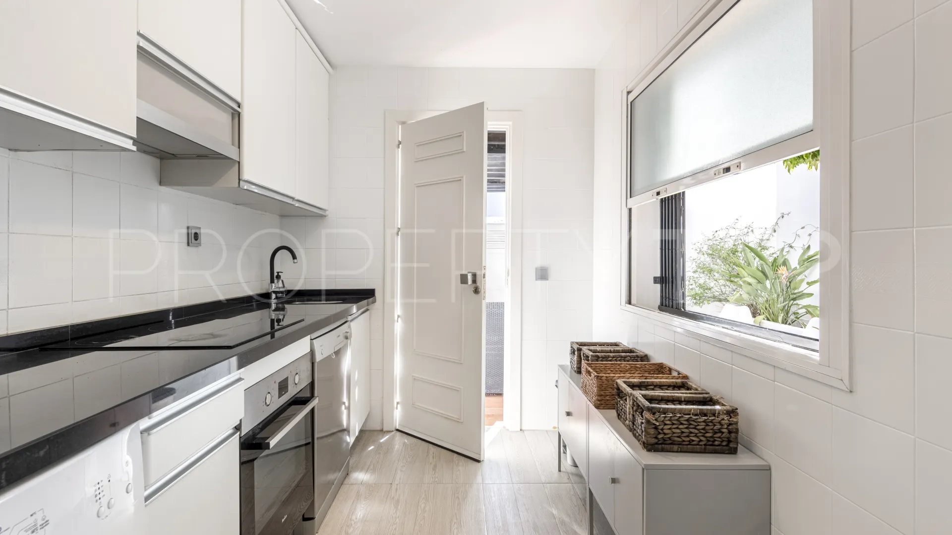2 bedrooms Nueva Andalucia town house for sale