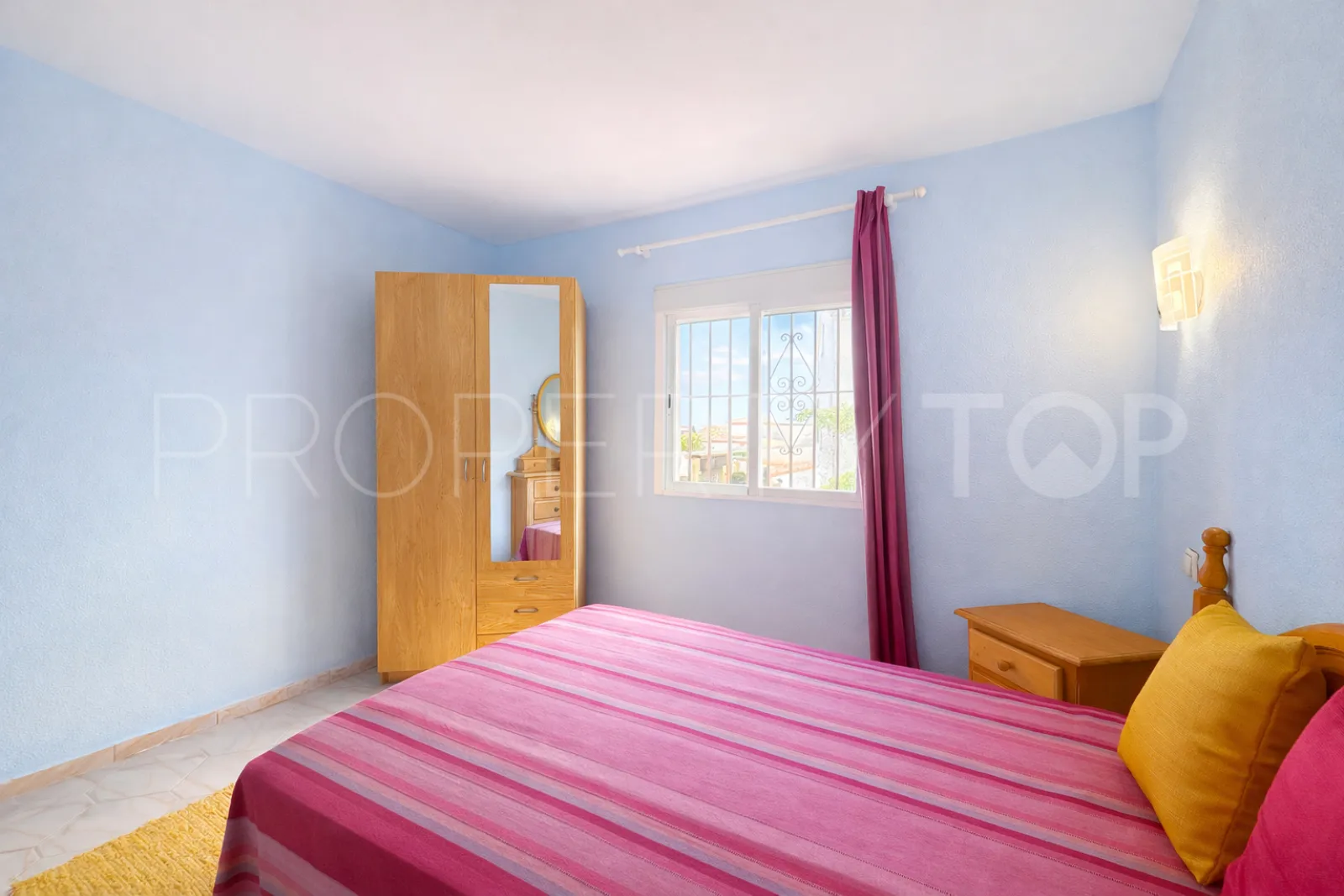 Semi detached house for sale in Calahonda