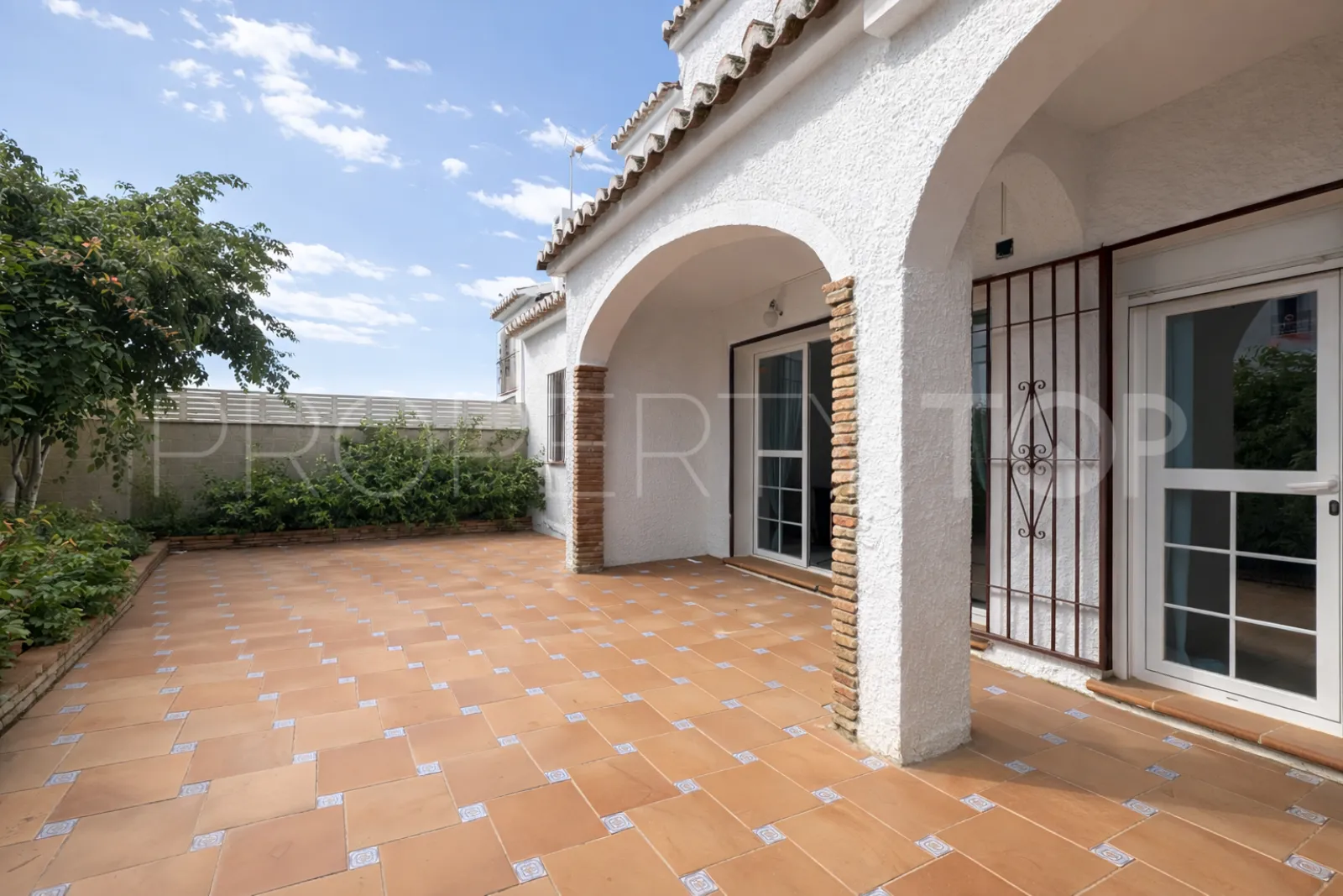 Semi detached house for sale in Calahonda