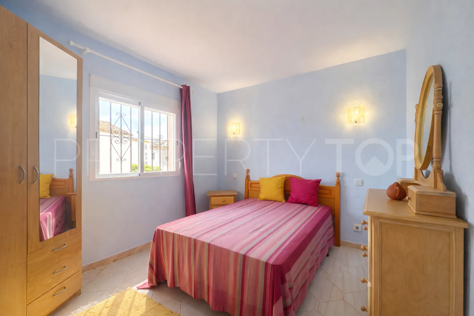 Semi detached house for sale in Calahonda