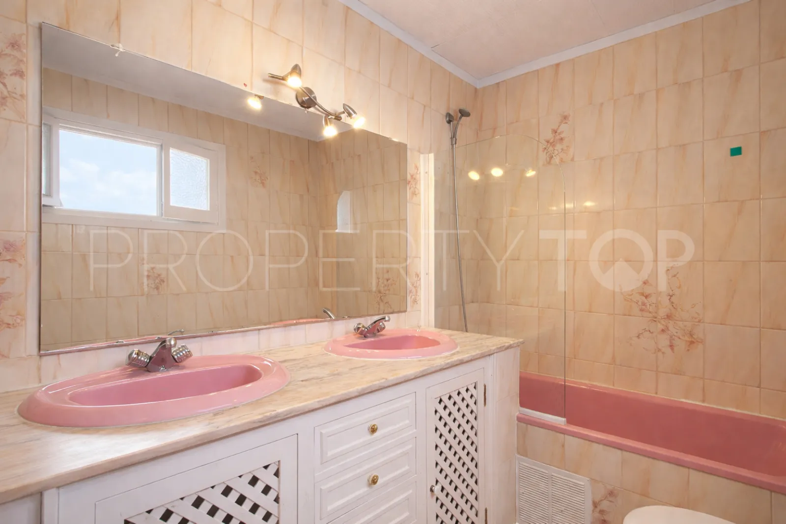 Semi detached house for sale in Calahonda