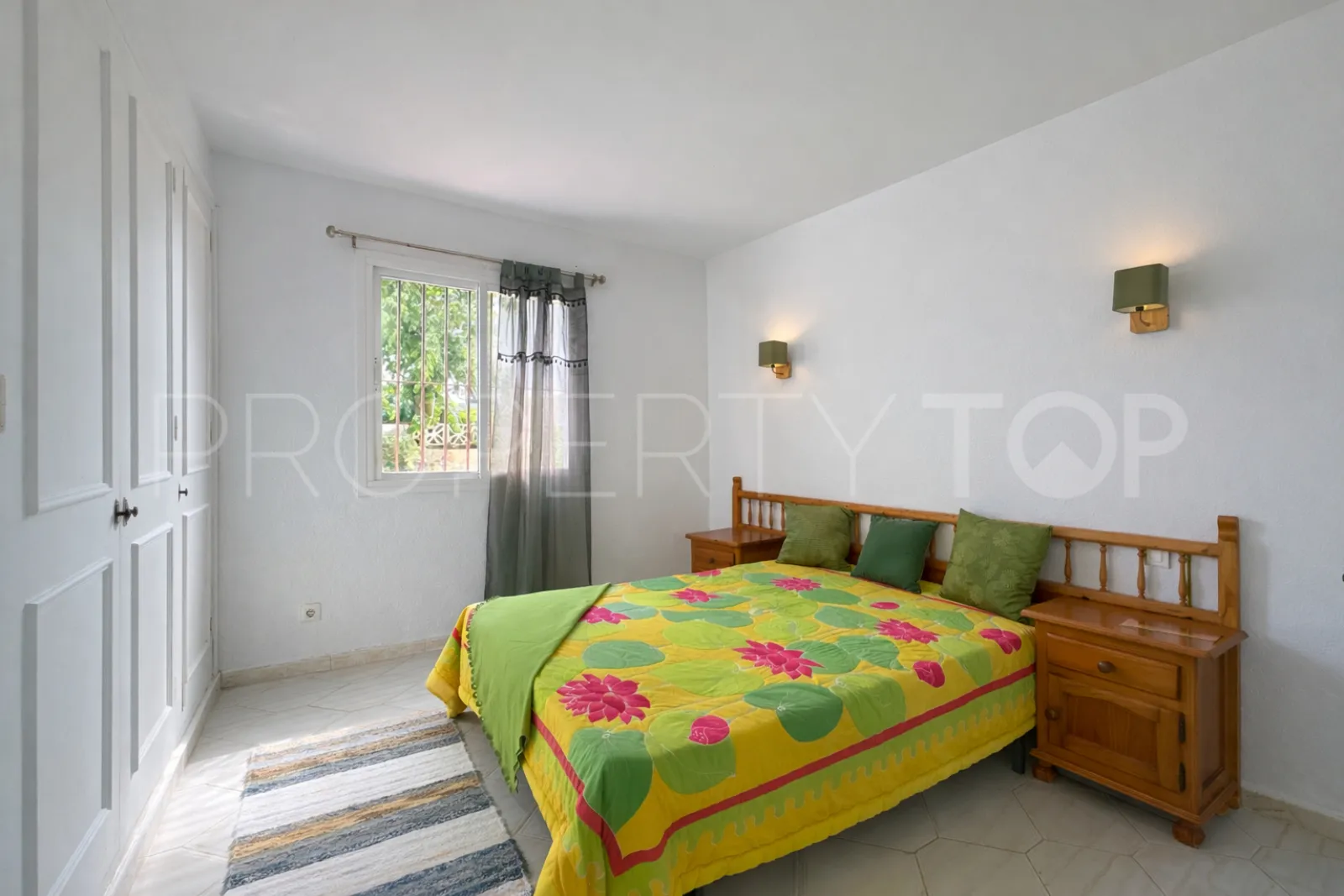 Semi detached house for sale in Calahonda