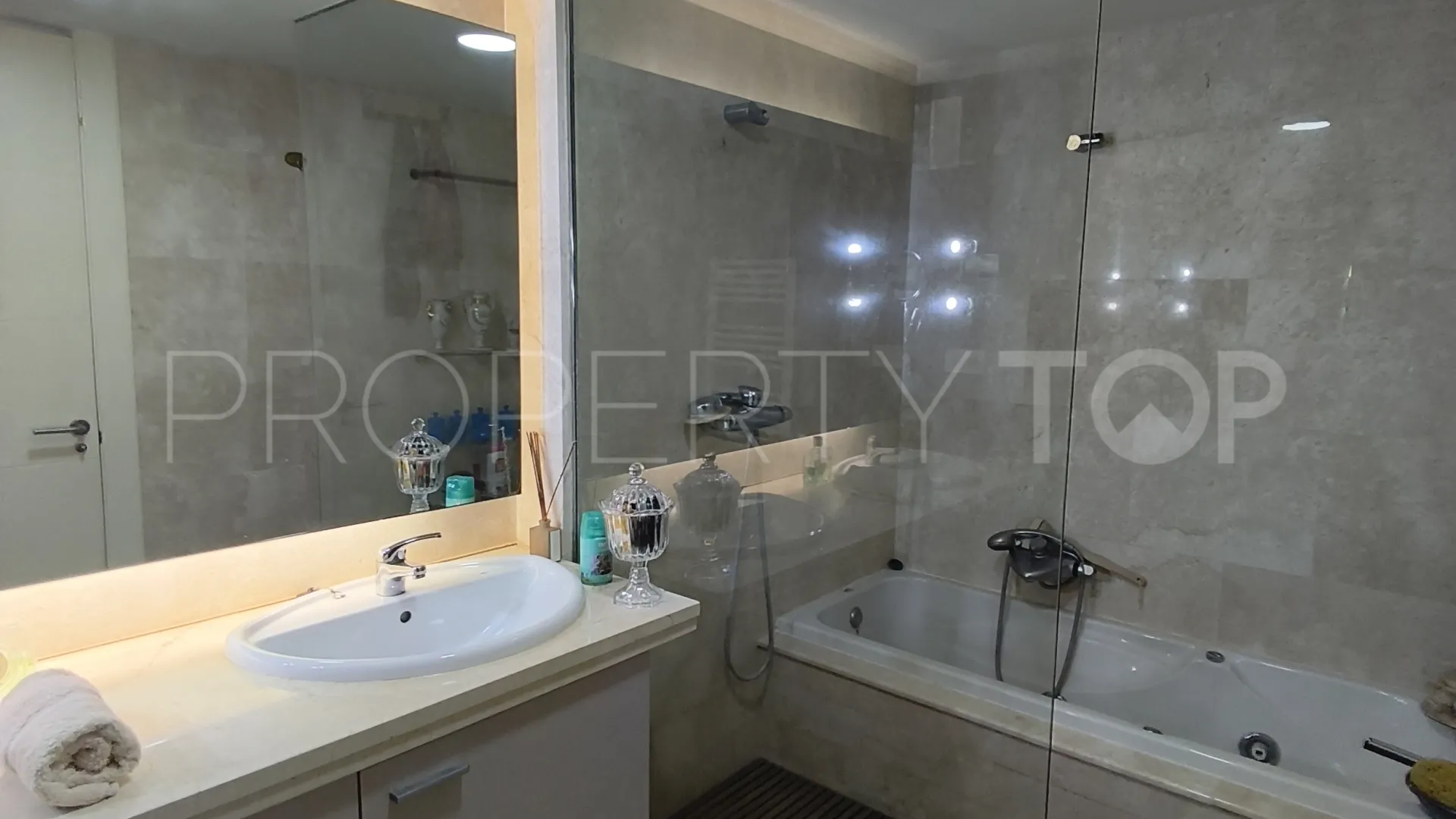 Buy Bahia de las Rocas penthouse with 3 bedrooms