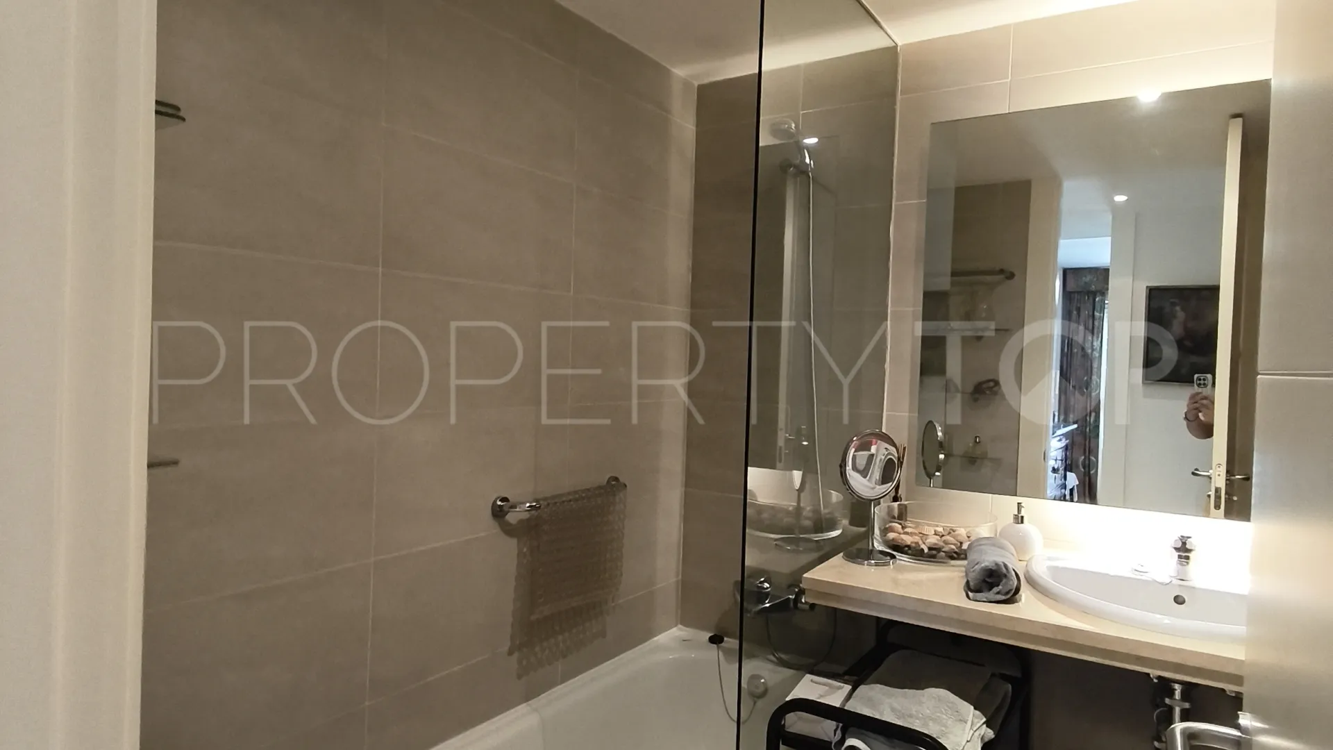 Buy Bahia de las Rocas penthouse with 3 bedrooms