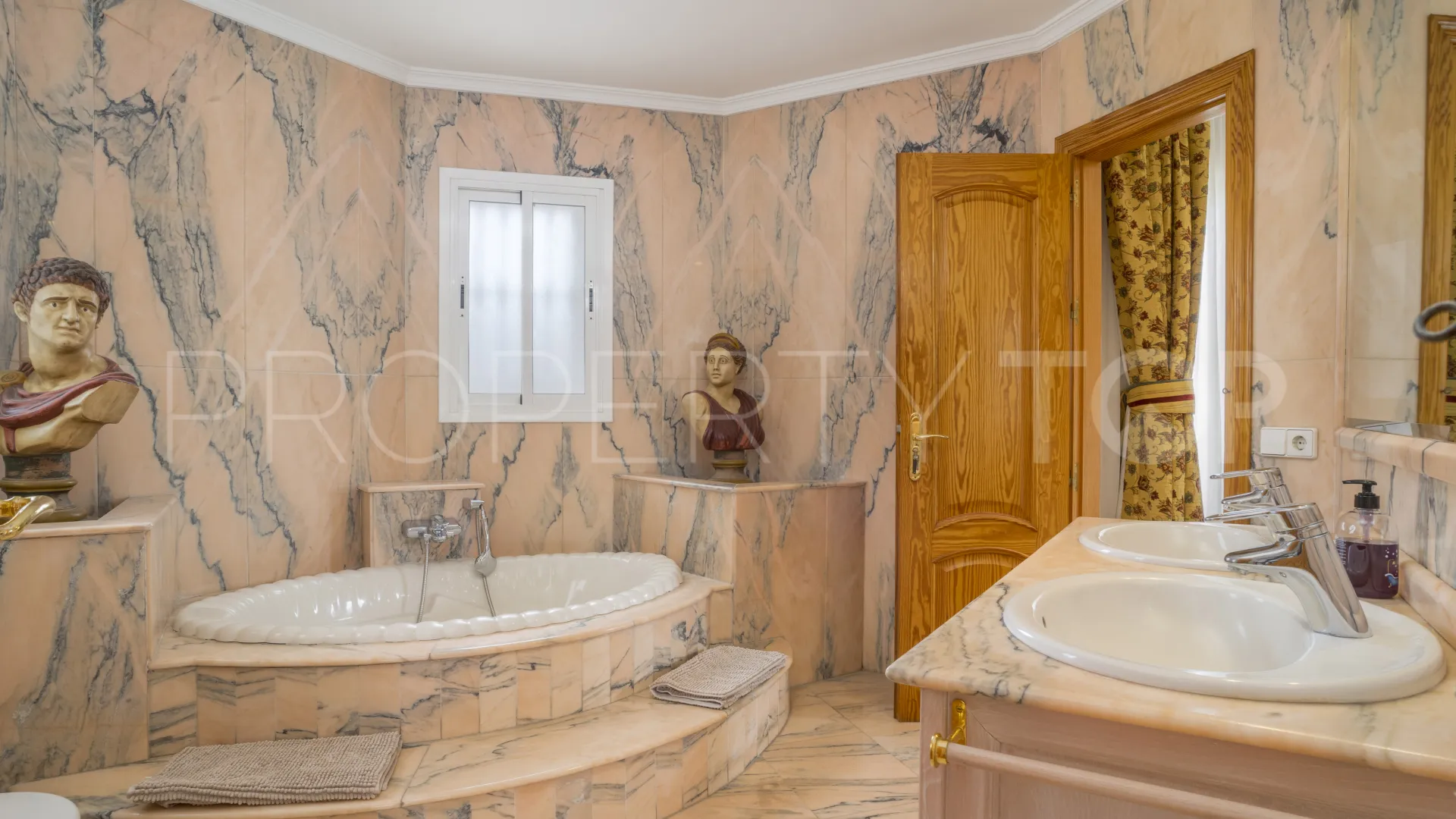 San Pedro de Alcantara 5 bedrooms semi detached house for sale