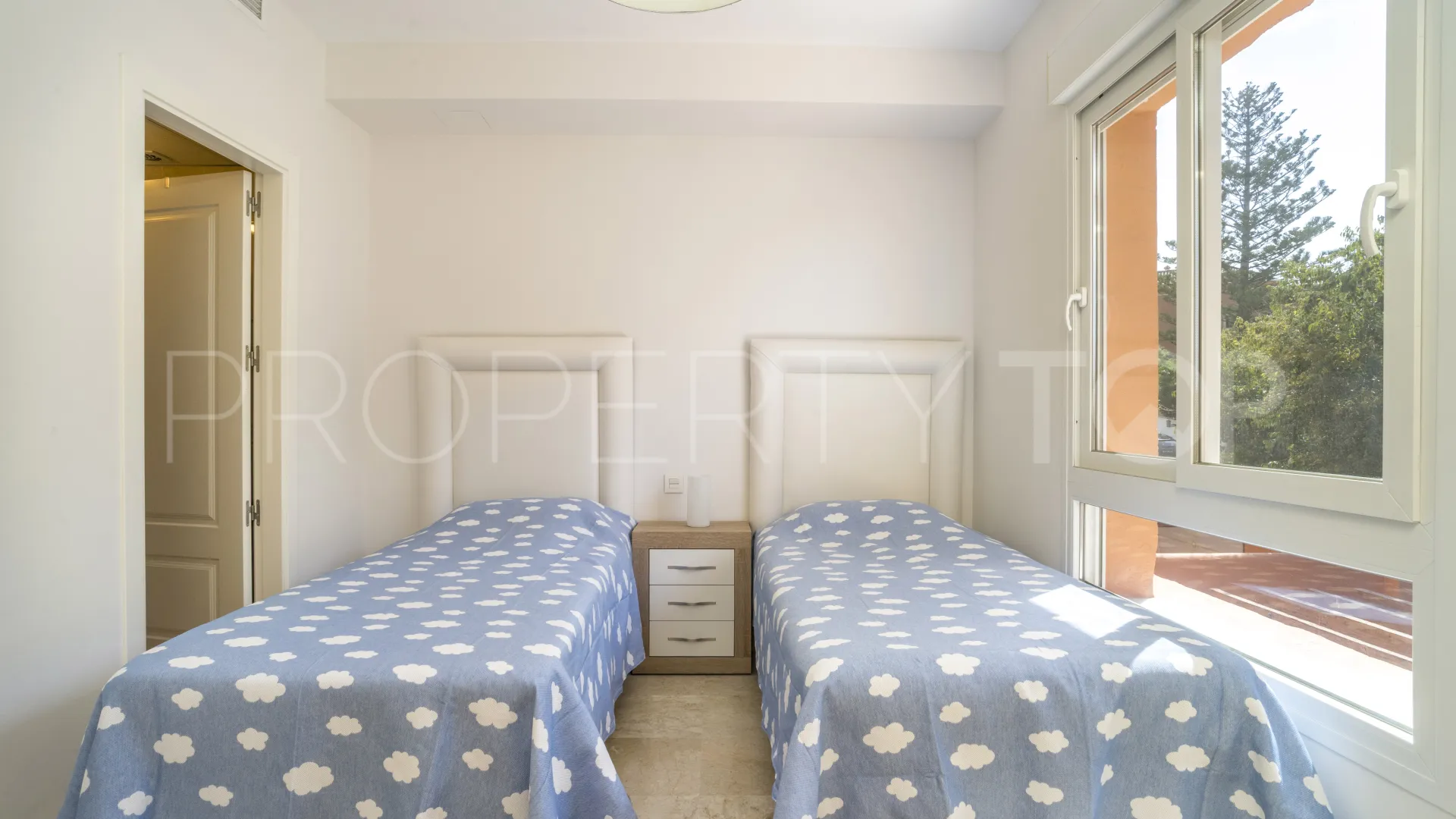Se vende adosado en Artola
