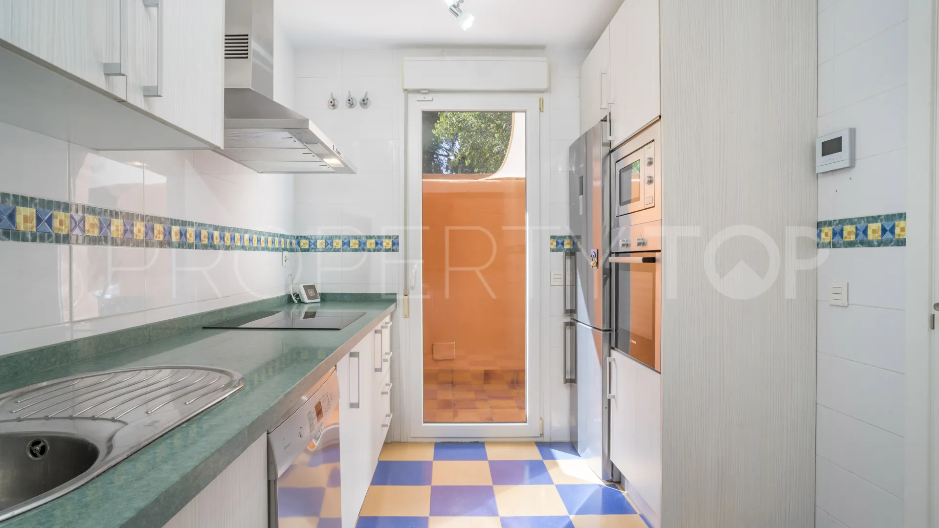 Se vende adosado en Artola