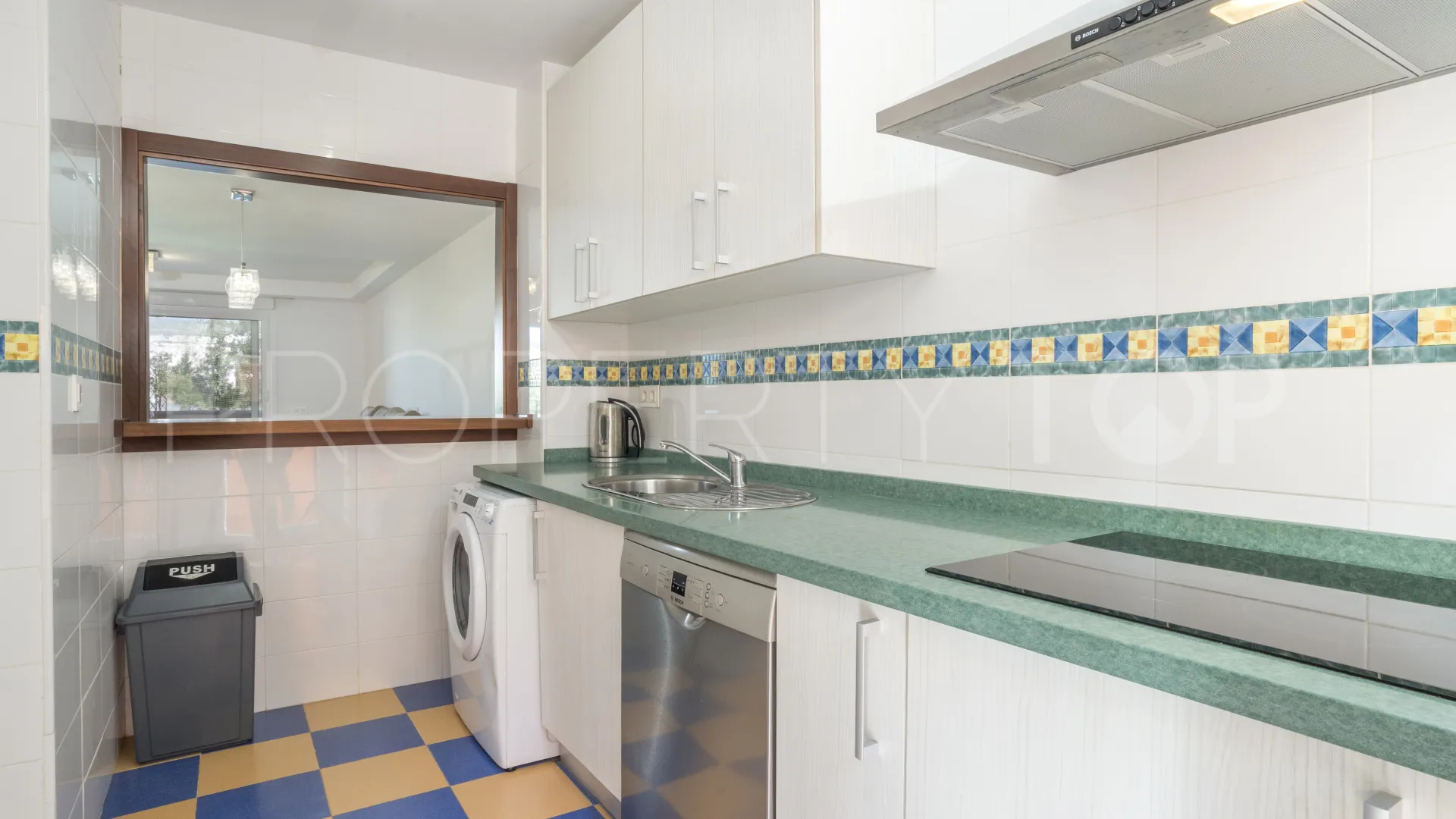 Se vende adosado en Artola