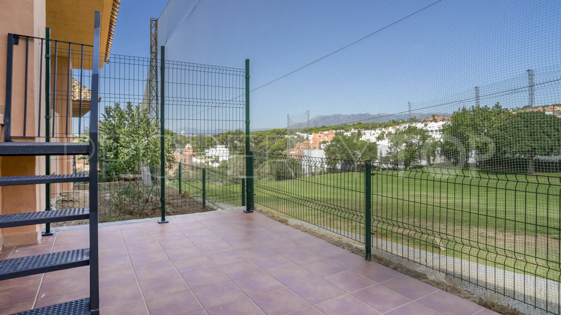 Se vende adosado en Artola