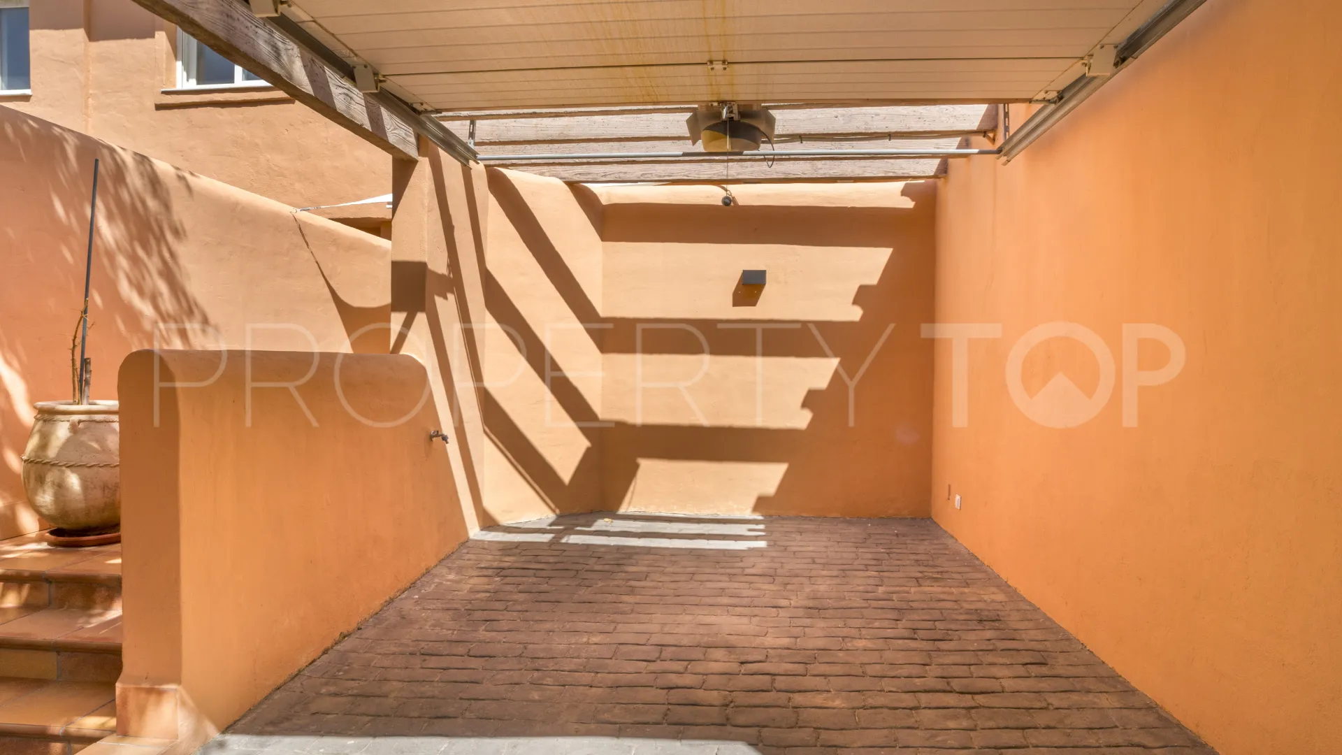 Se vende adosado en Artola