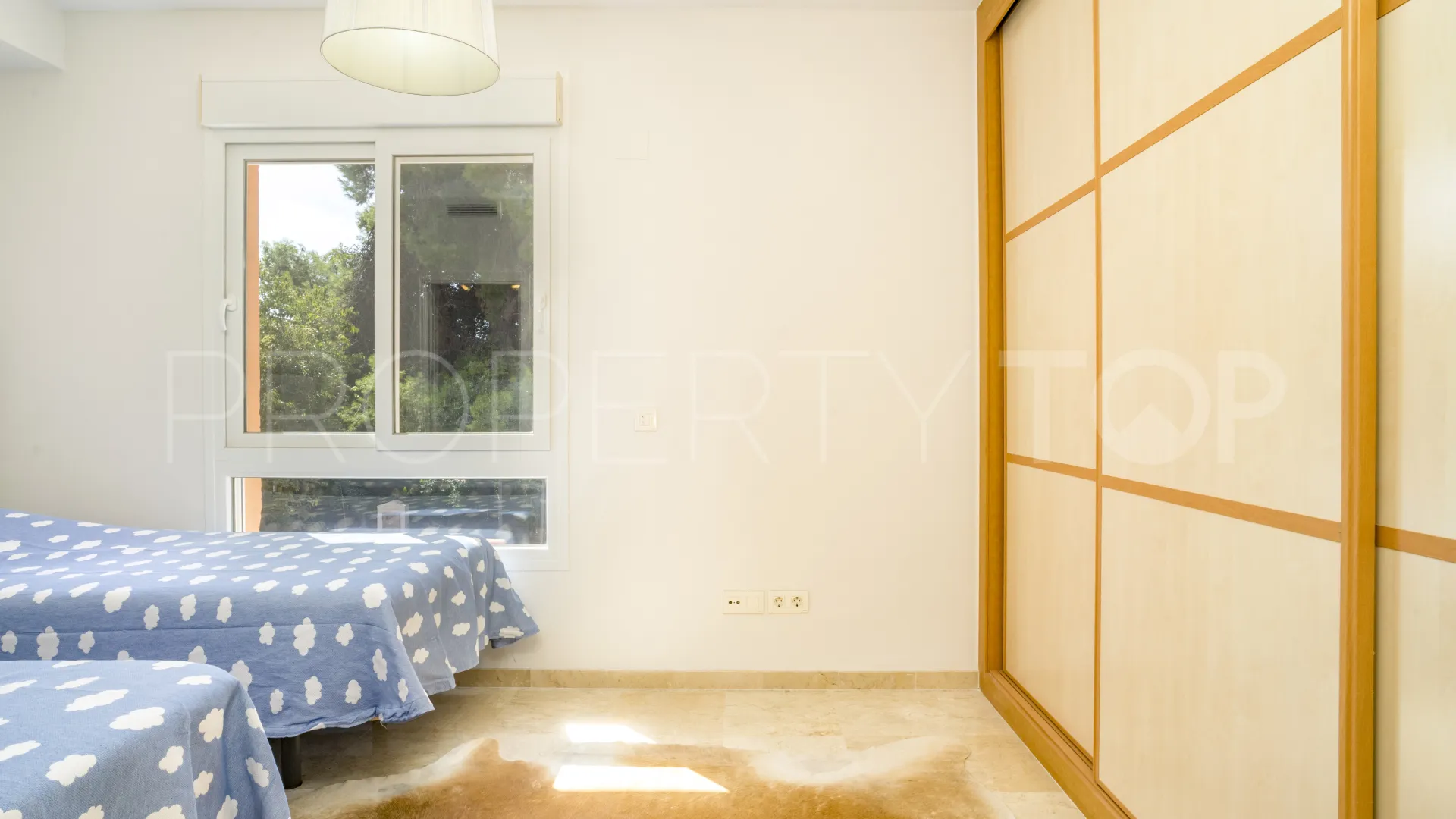 Se vende adosado en Artola