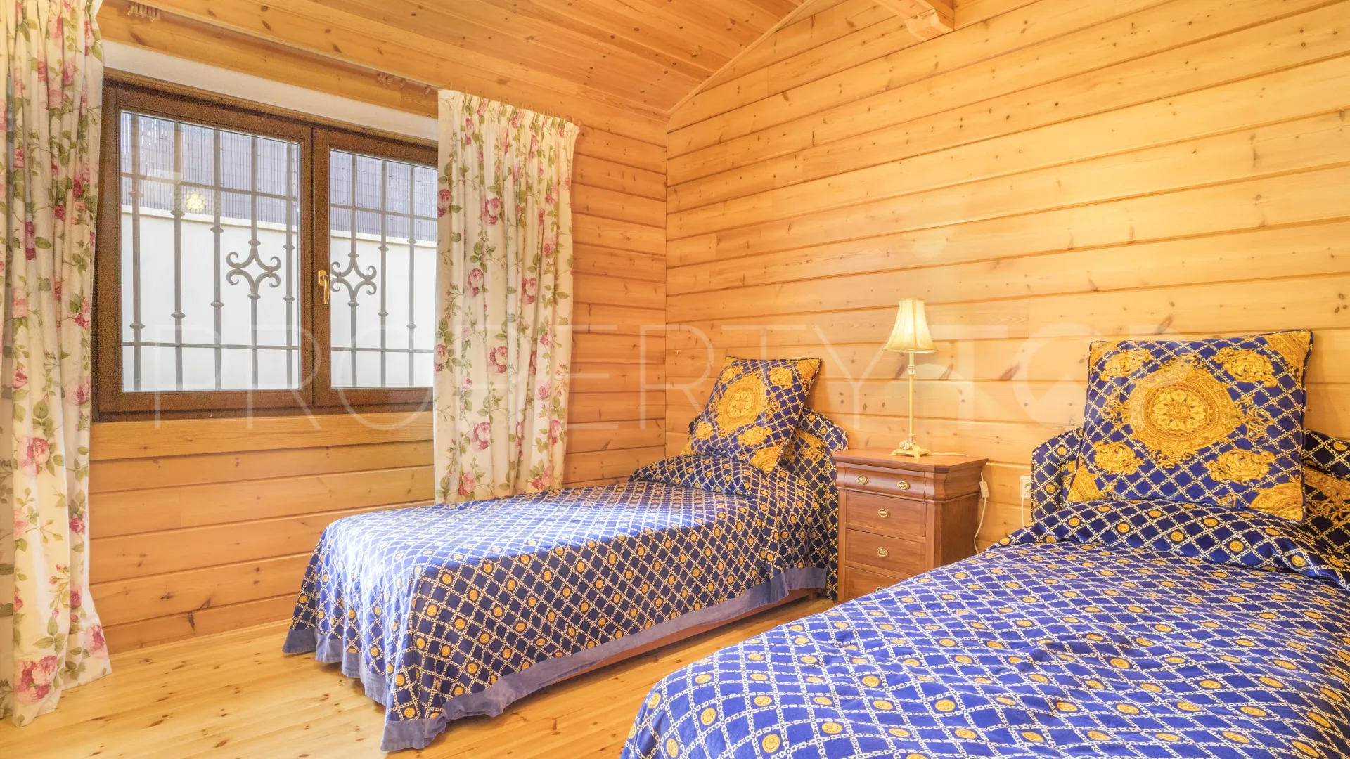 Chalet with 4 bedrooms for sale in Elviria
