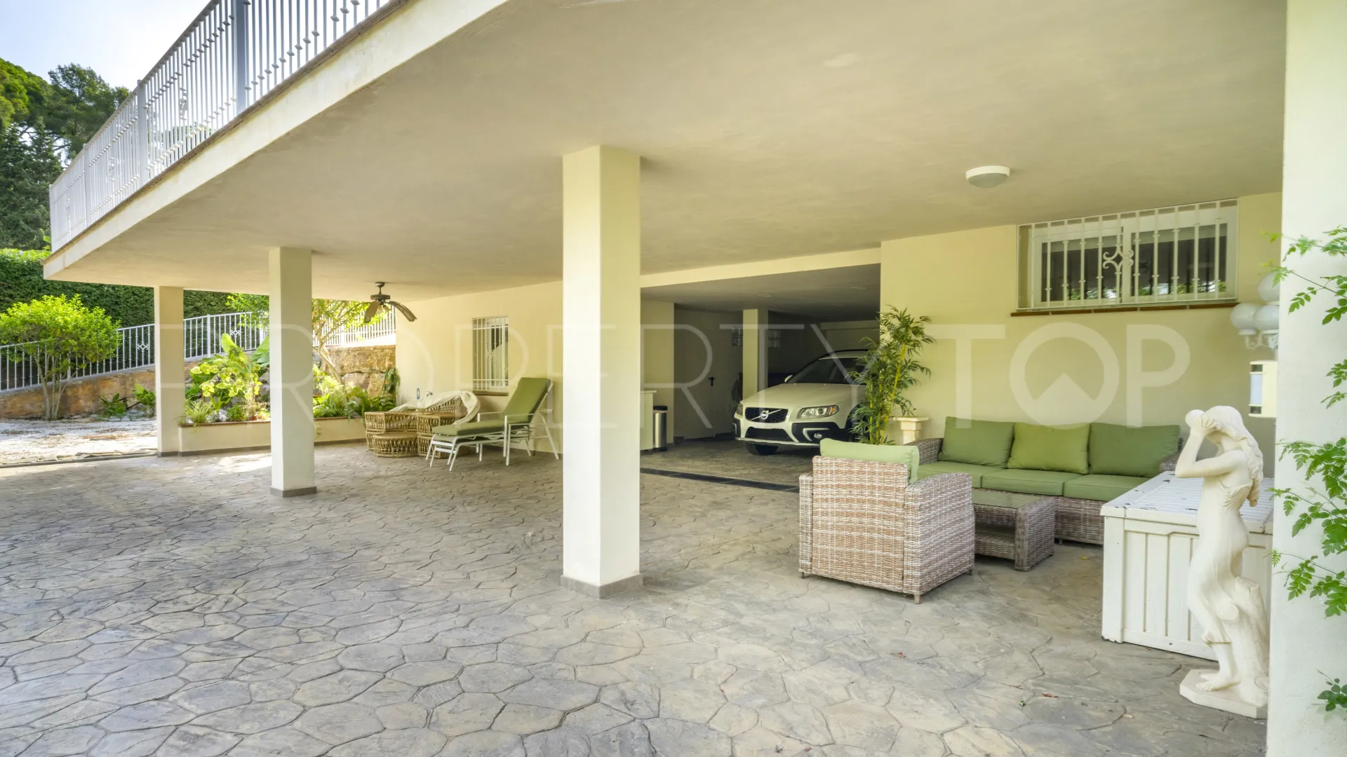Chalet with 4 bedrooms for sale in Elviria
