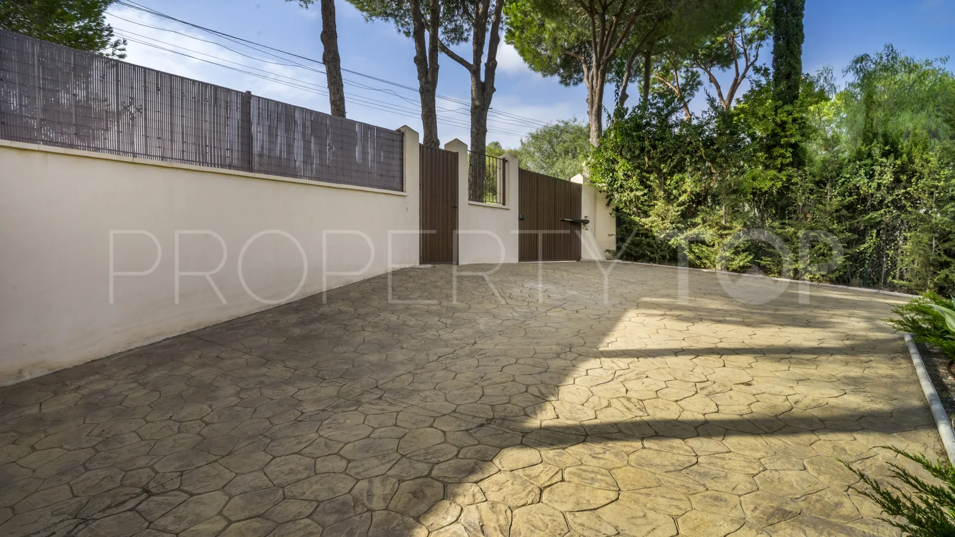 Chalet with 4 bedrooms for sale in Elviria