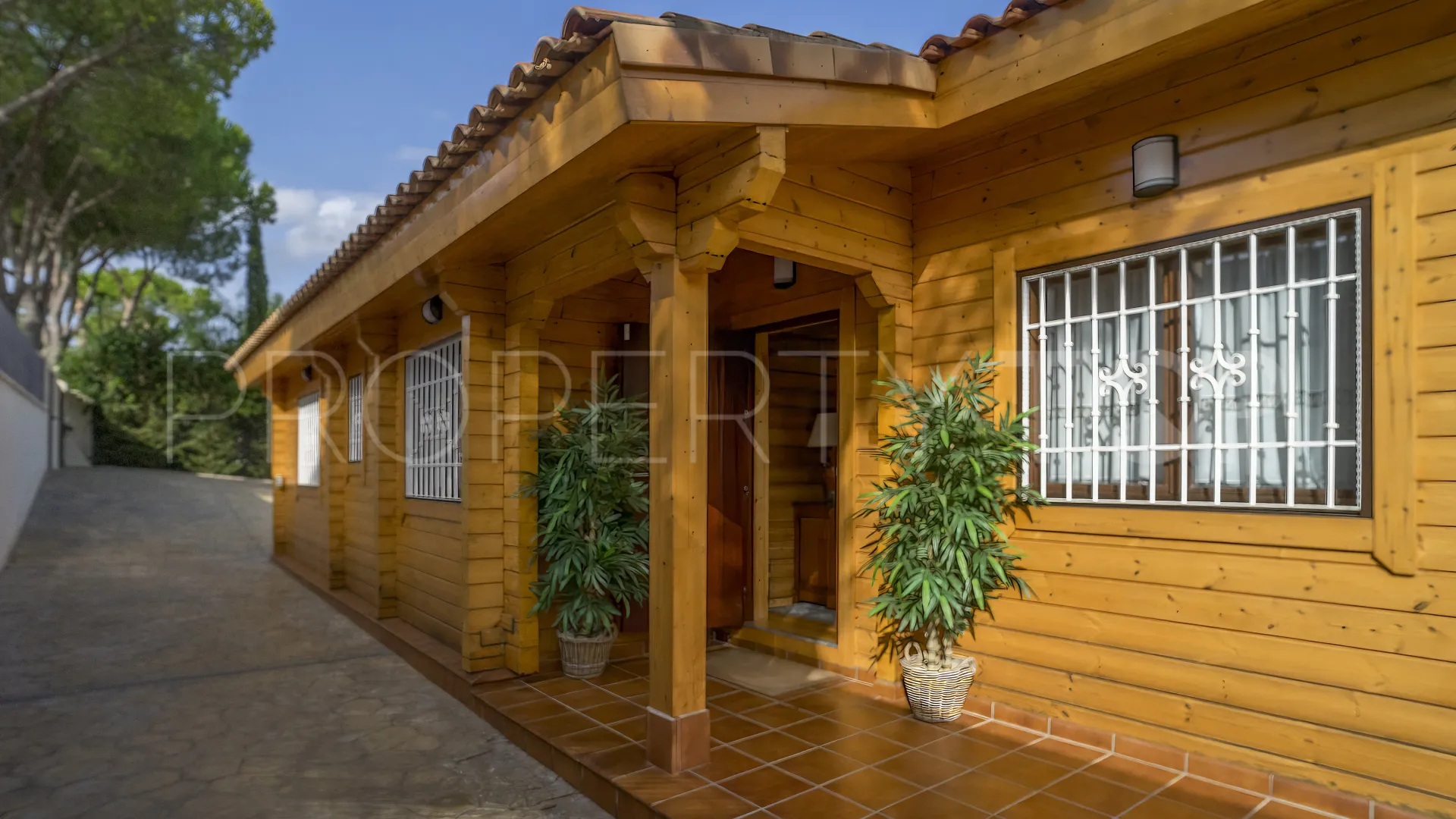 Chalet with 4 bedrooms for sale in Elviria