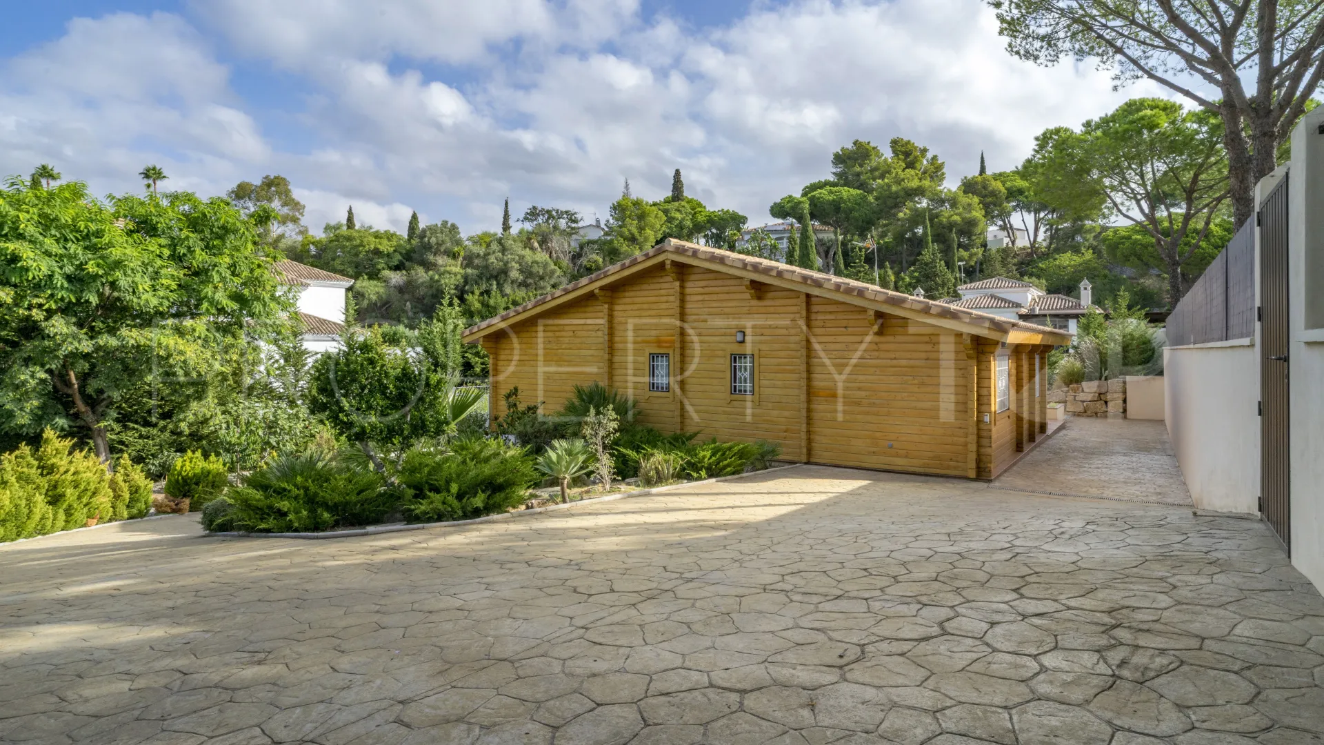 Chalet with 4 bedrooms for sale in Elviria