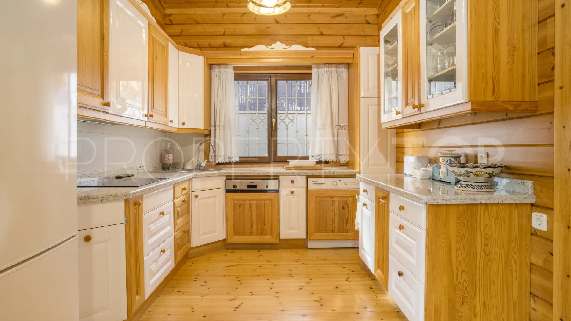 Chalet with 4 bedrooms for sale in Elviria
