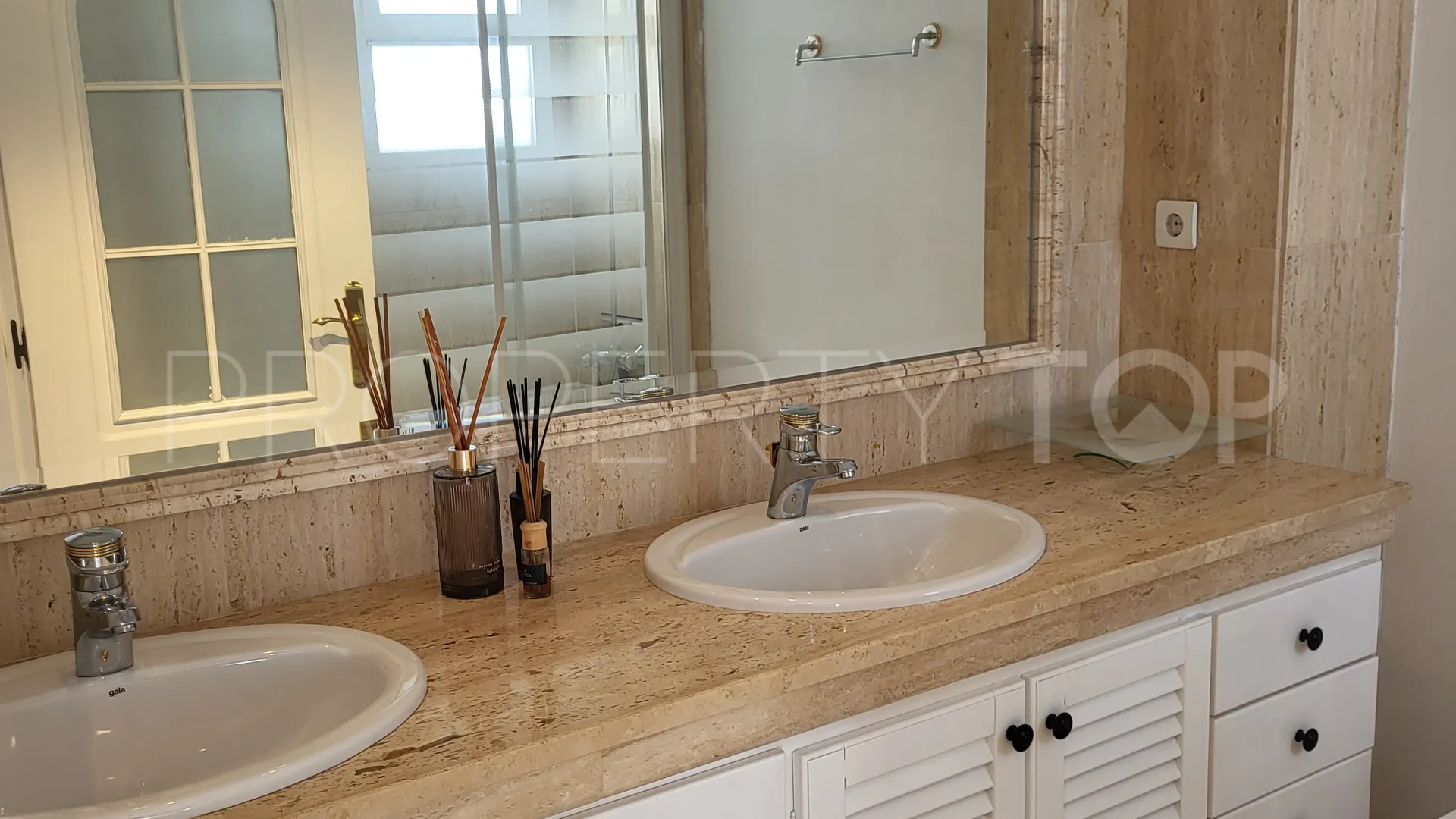 For sale 3 bedrooms town house in Marbella Golden Mile