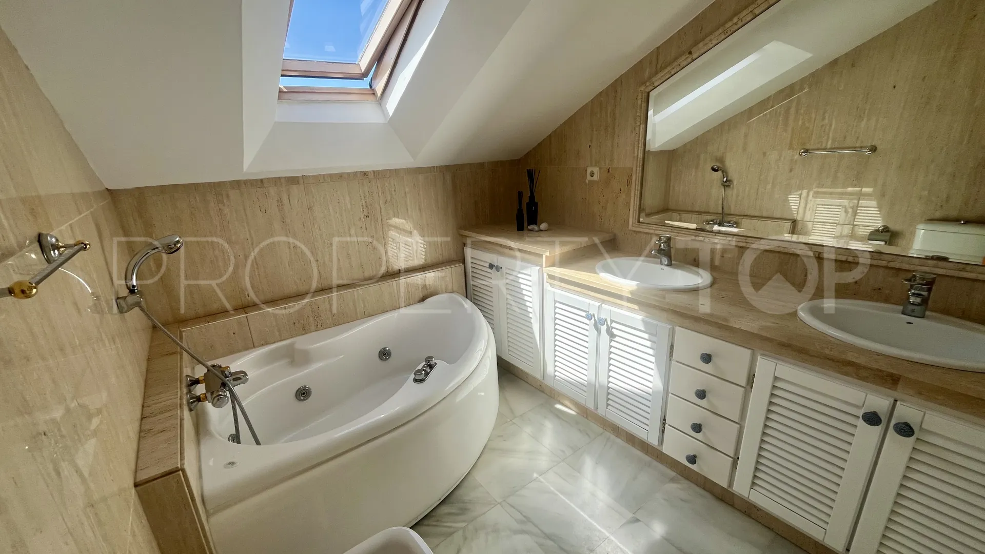 For sale 3 bedrooms town house in Marbella Golden Mile