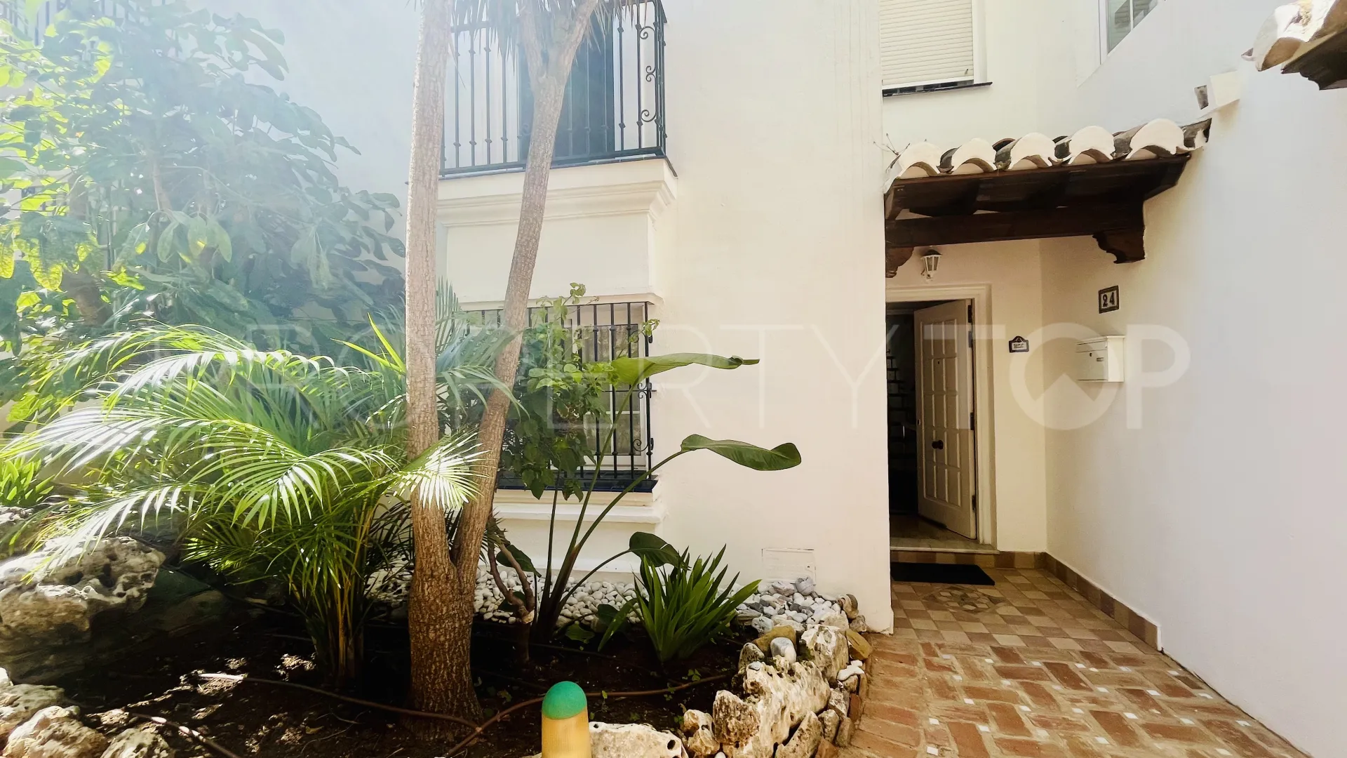 For sale 3 bedrooms town house in Marbella Golden Mile