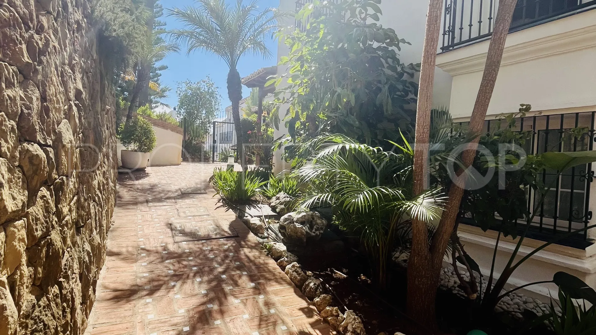 For sale 3 bedrooms town house in Marbella Golden Mile