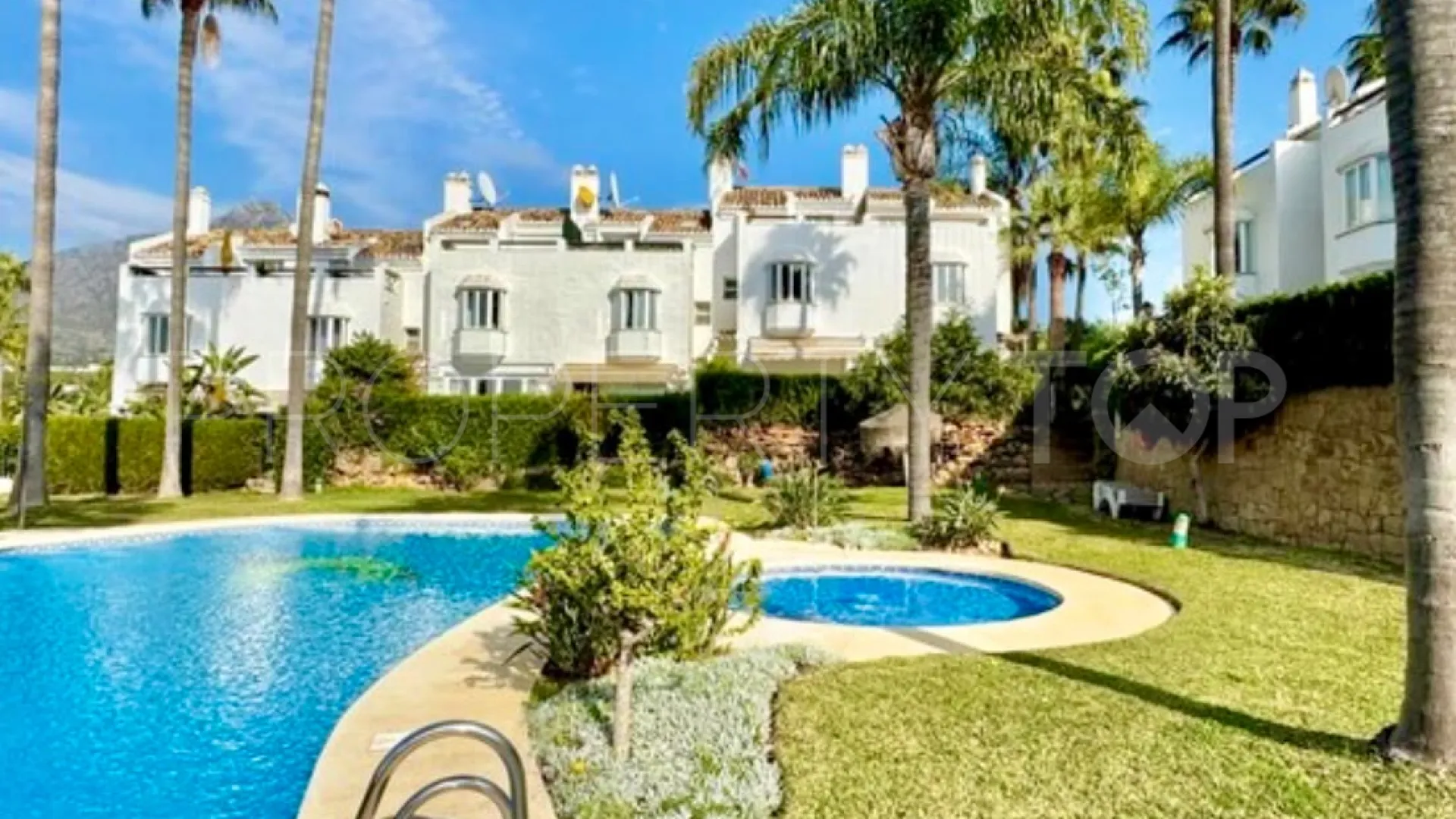 For sale 3 bedrooms town house in Marbella Golden Mile