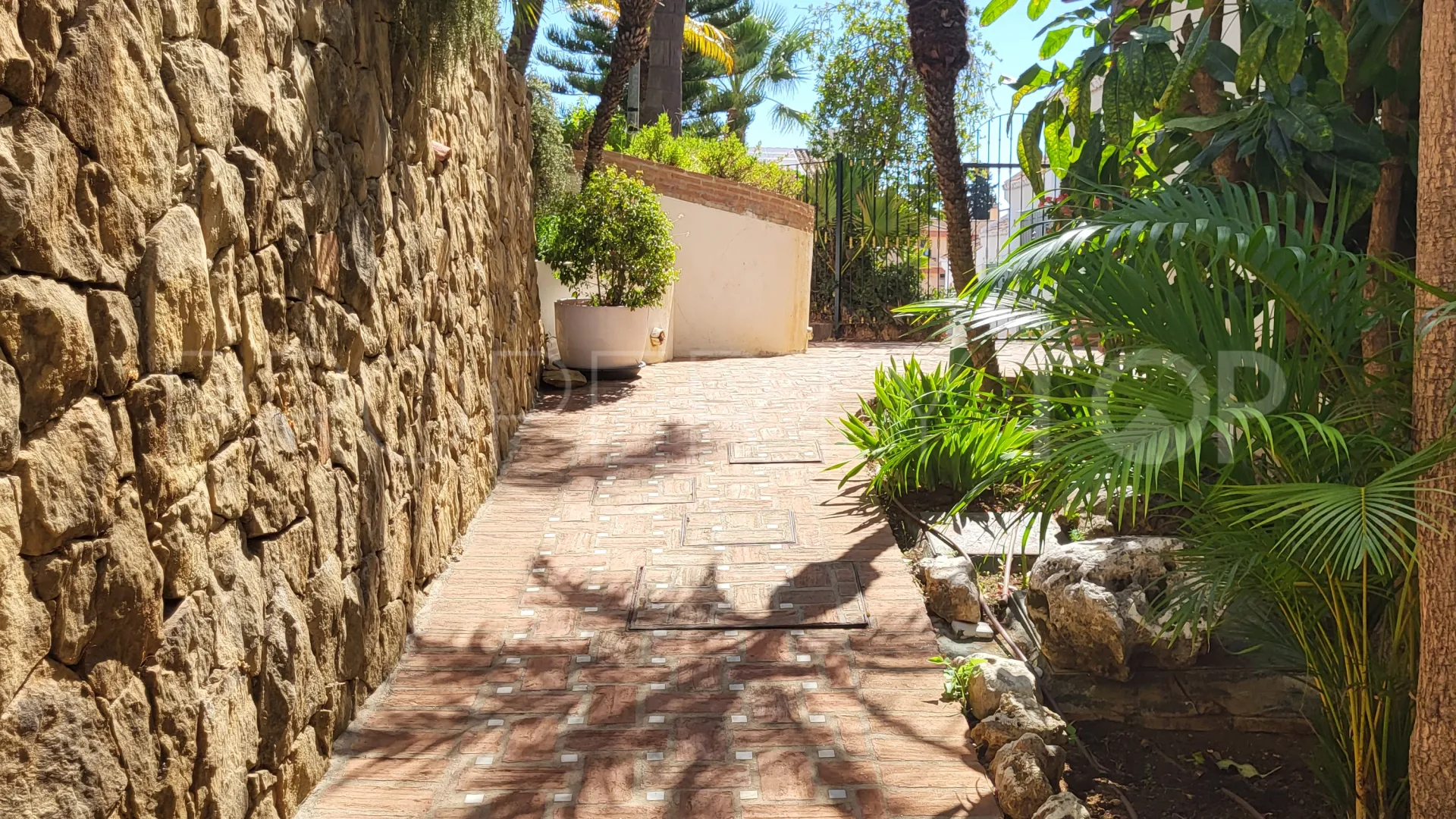 For sale 3 bedrooms town house in Marbella Golden Mile